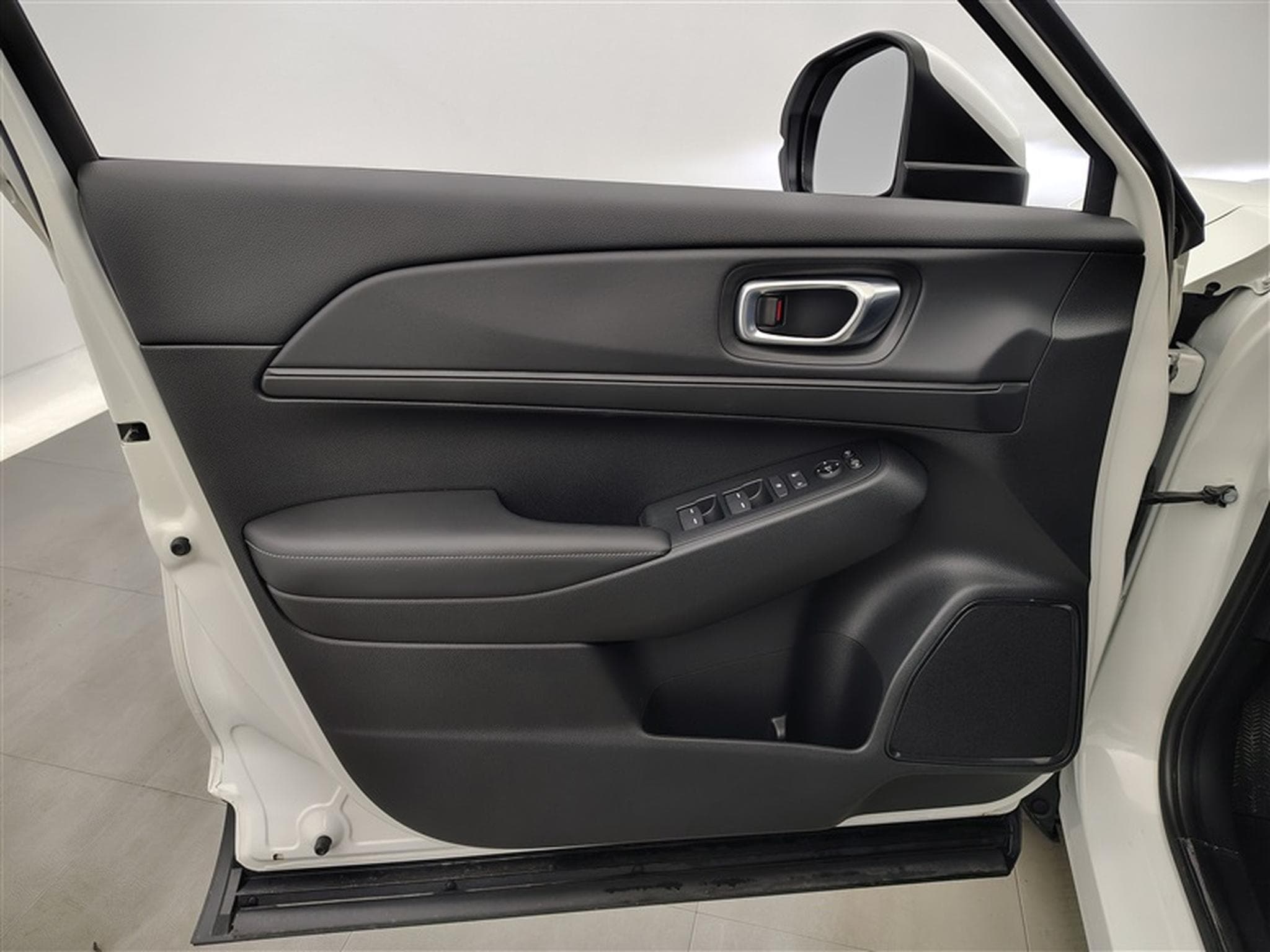 Honda HR-V 1.5 HEV Elegance NAVI / CARPLAY / CAMERA / ALU / PDC (2025) - Photo 16