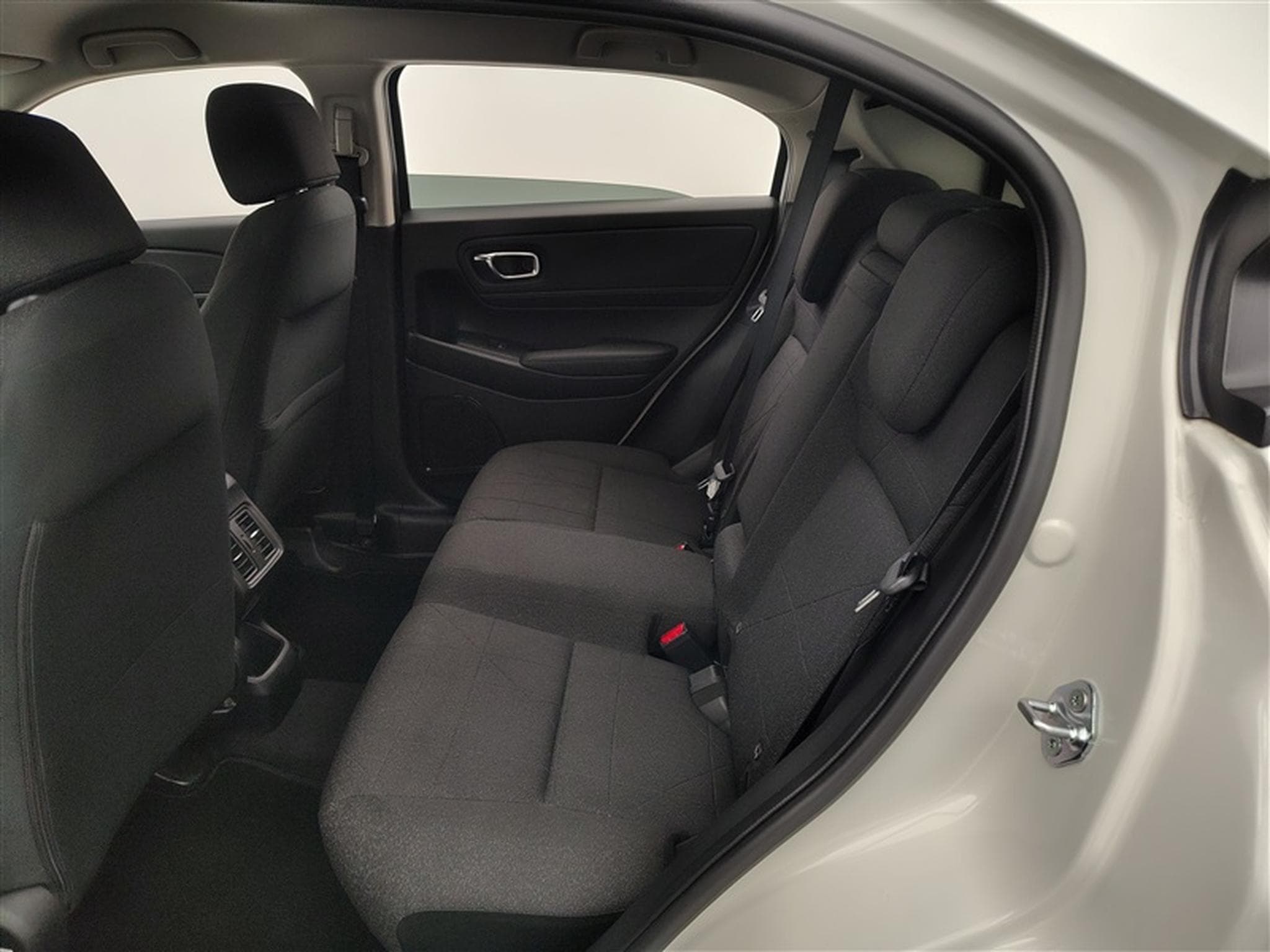 Honda HR-V 1.5 HEV Elegance NAVI / CARPLAY / CAMERA / ALU / PDC (2025) - Photo 12