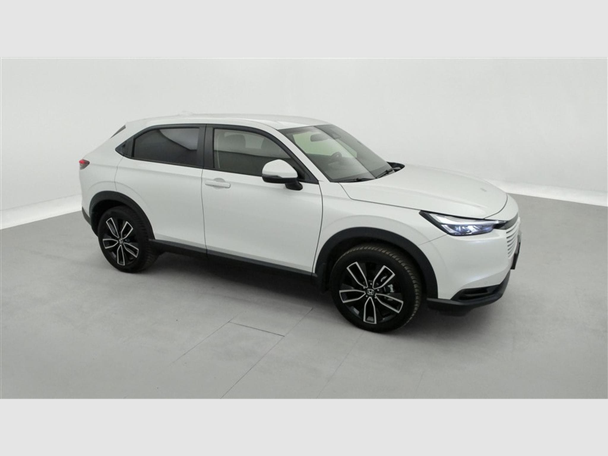 Honda HR-V 1.5 HEV Elegance NAVI / CARPLAY / CAMERA / ALU / PDC (2025) - Photo 22