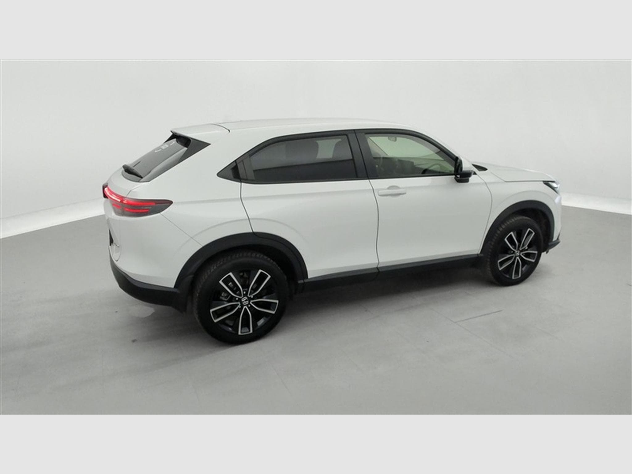 Honda HR-V 1.5 HEV Elegance NAVI / CARPLAY / CAMERA / ALU / PDC (2025) - Photo 24