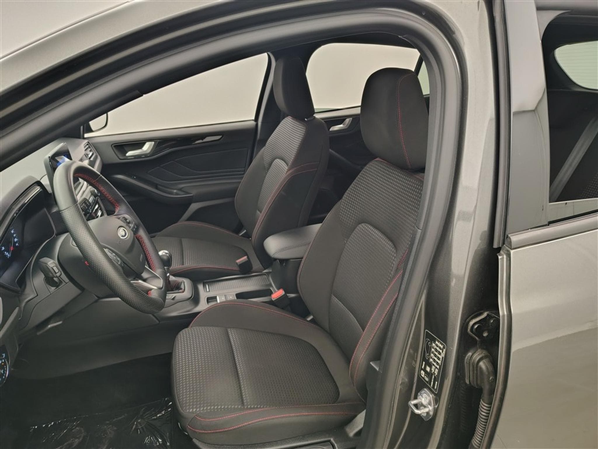 Ford Focus 1.0 EcoBoost MHEV ST-Line NAVI/FULL LED/JA17/PDC/CAMERA (2022) - Photo 7