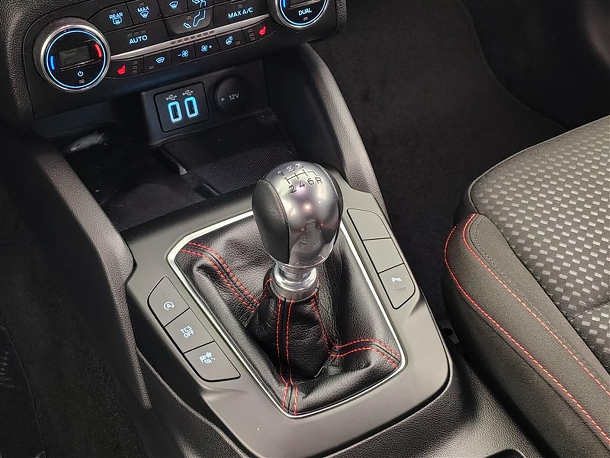Ford Focus 1.0 EcoBoost MHEV ST-Line NAVI/FULL LED/JA17/PDC/CAMERA (2022) - Photo 12