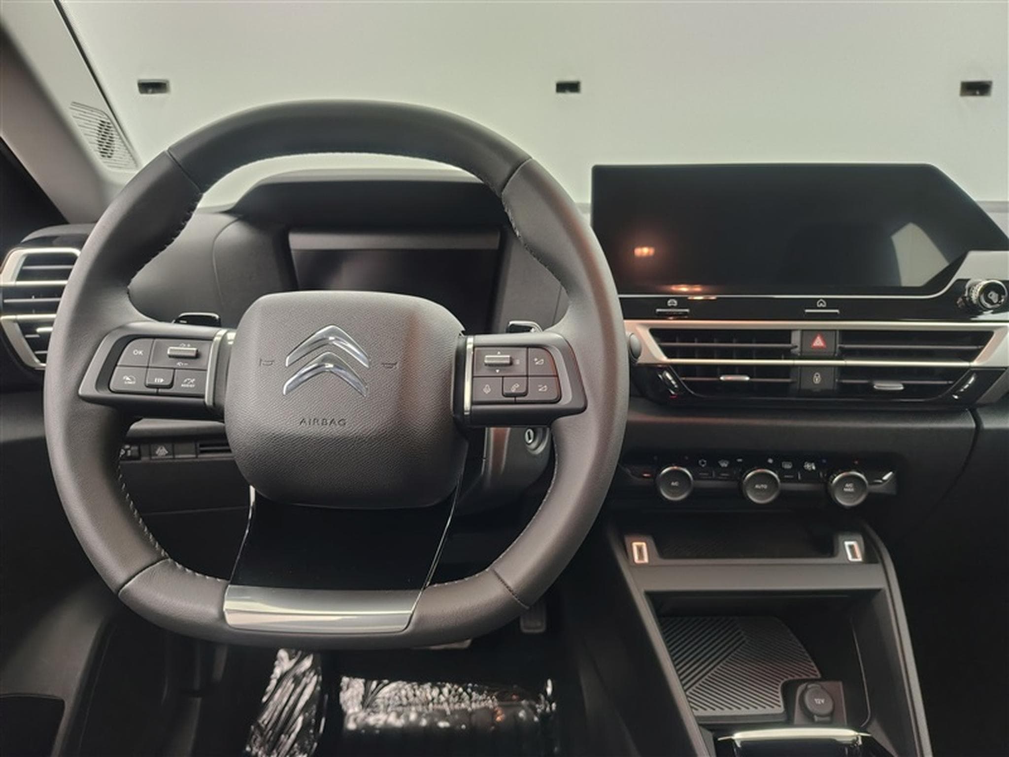 Citroen C4 1.2 MHEV You e-DCS6 *CARPLAY/CAMERA/PDC* (2025) - Photo 9