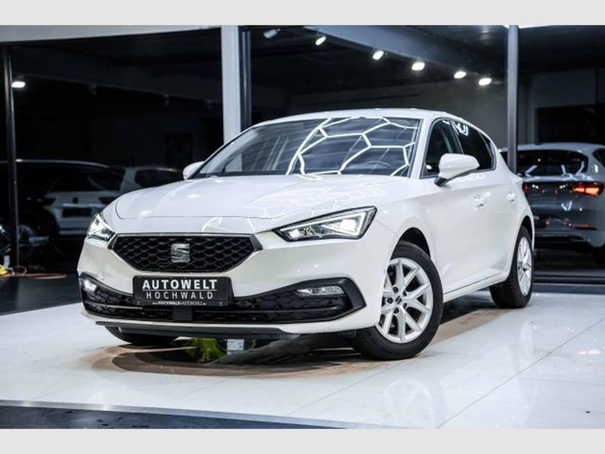 Seat Leon Leon 1.0 eTSI Style DSG NAVI LED RFK DIGI TACHO (2024) - Foto 2