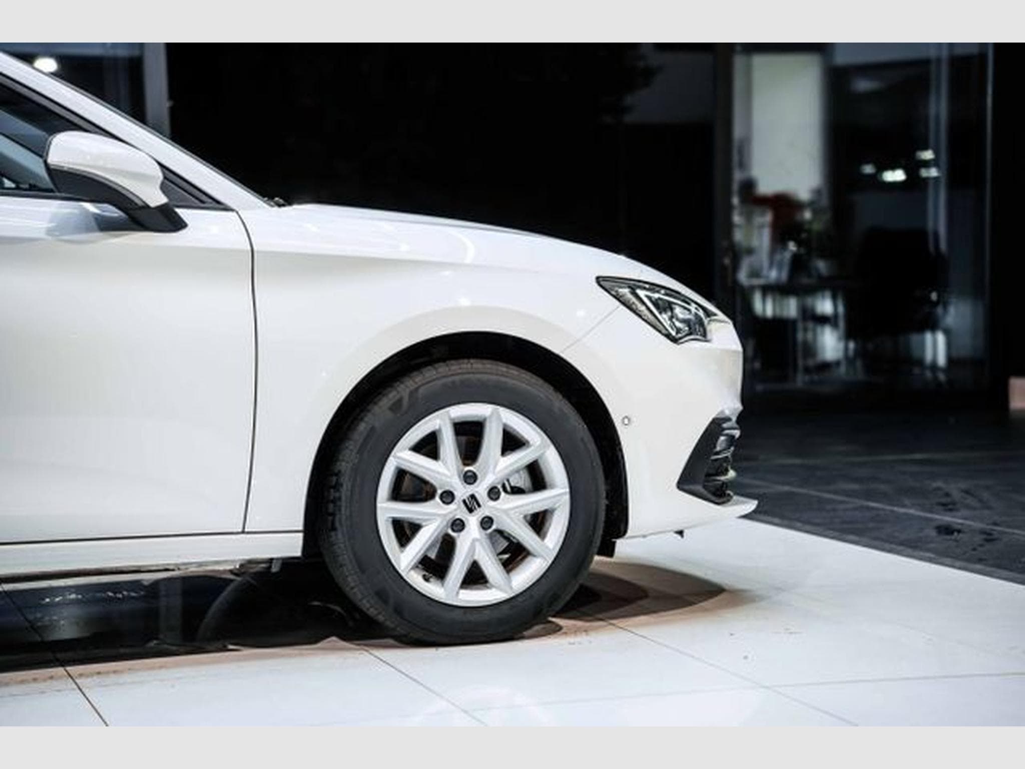 Seat Leon Leon 1.0 eTSI Style DSG NAVI LED RFK DIGI TACHO (2024) - Foto 9