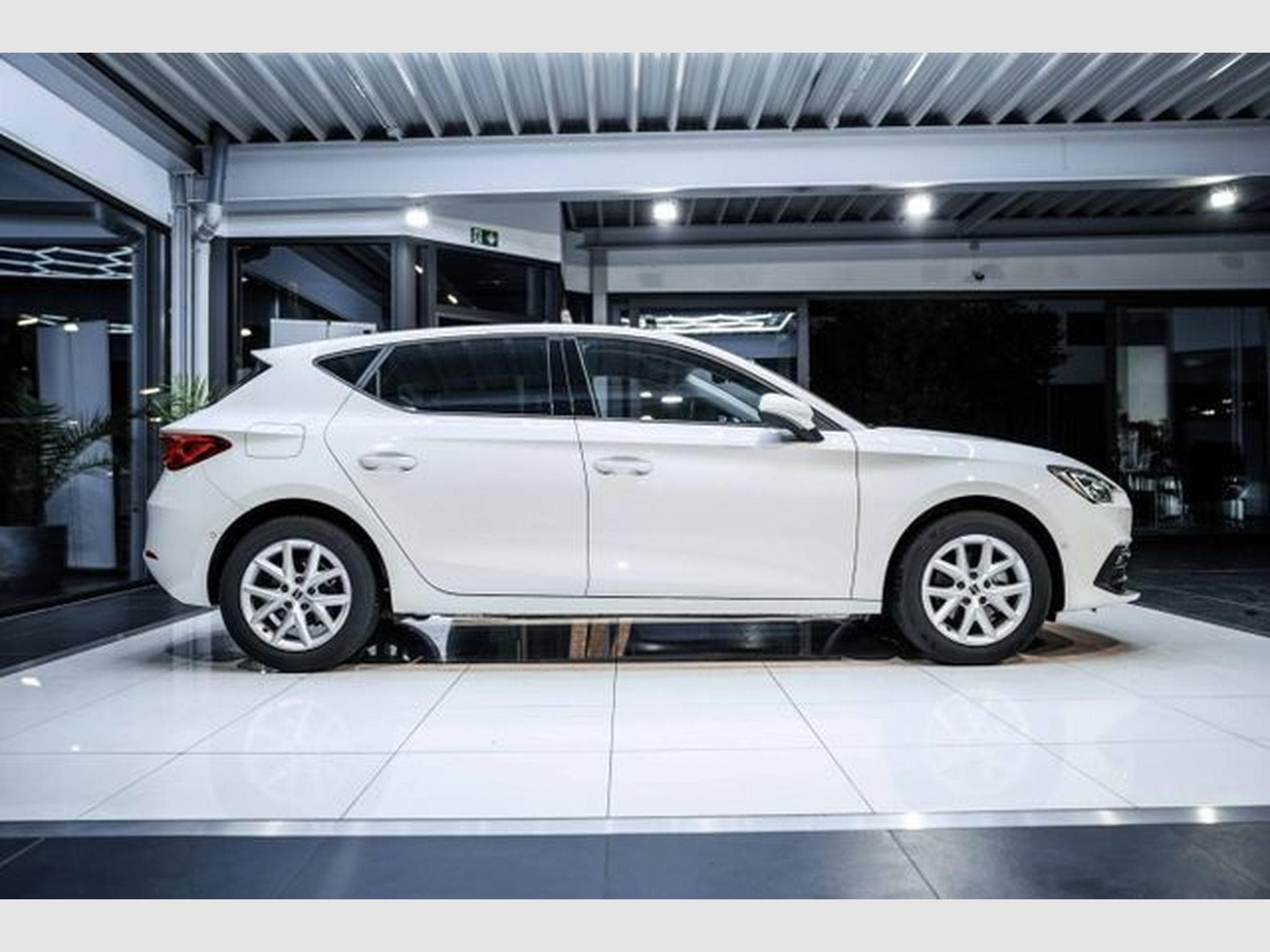 Seat Leon Leon 1.0 eTSI Style DSG NAVI LED RFK DIGI TACHO (2024) - Foto 7