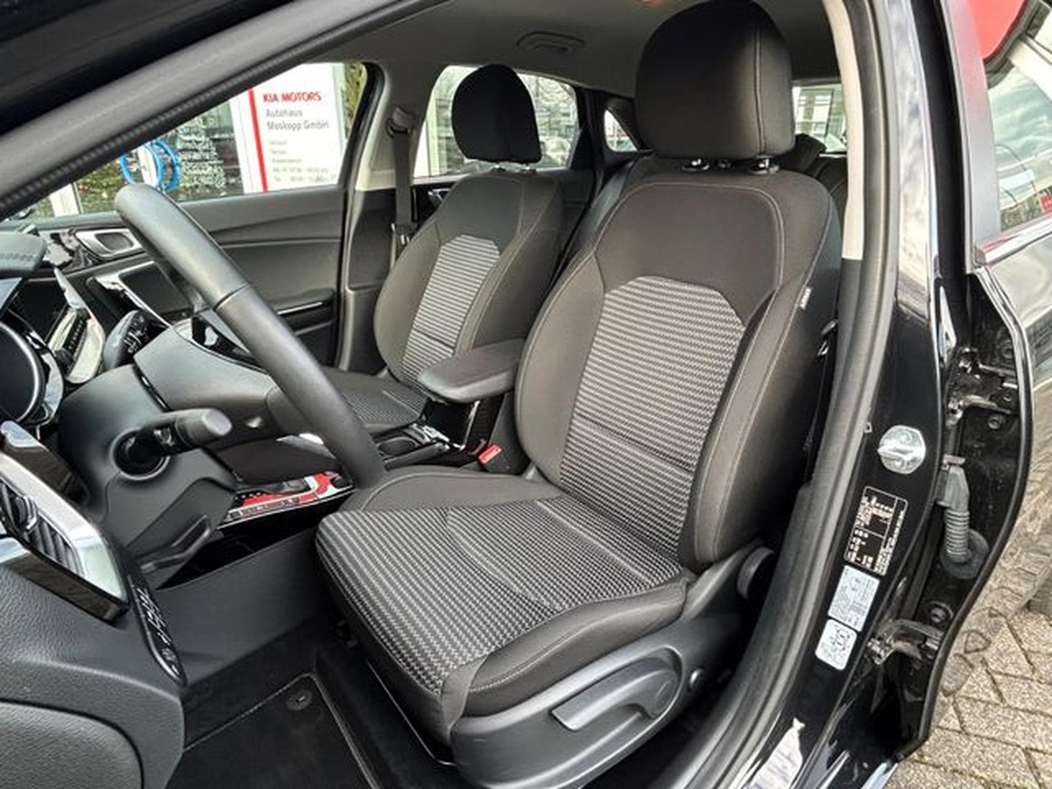 Kia Ceed Ceed Spirit 1,5T-GDI DCT Spirit Navi LED JBL ACC (2024) - Photo 10