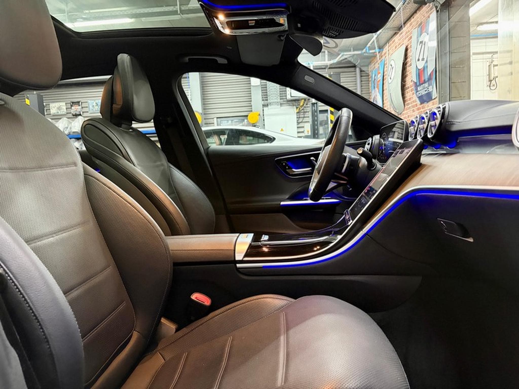 Mercedes C 300 C 300e Limousine 2.0 204cv Auto 4x4 AMG-LINE (2023) - Photo 8