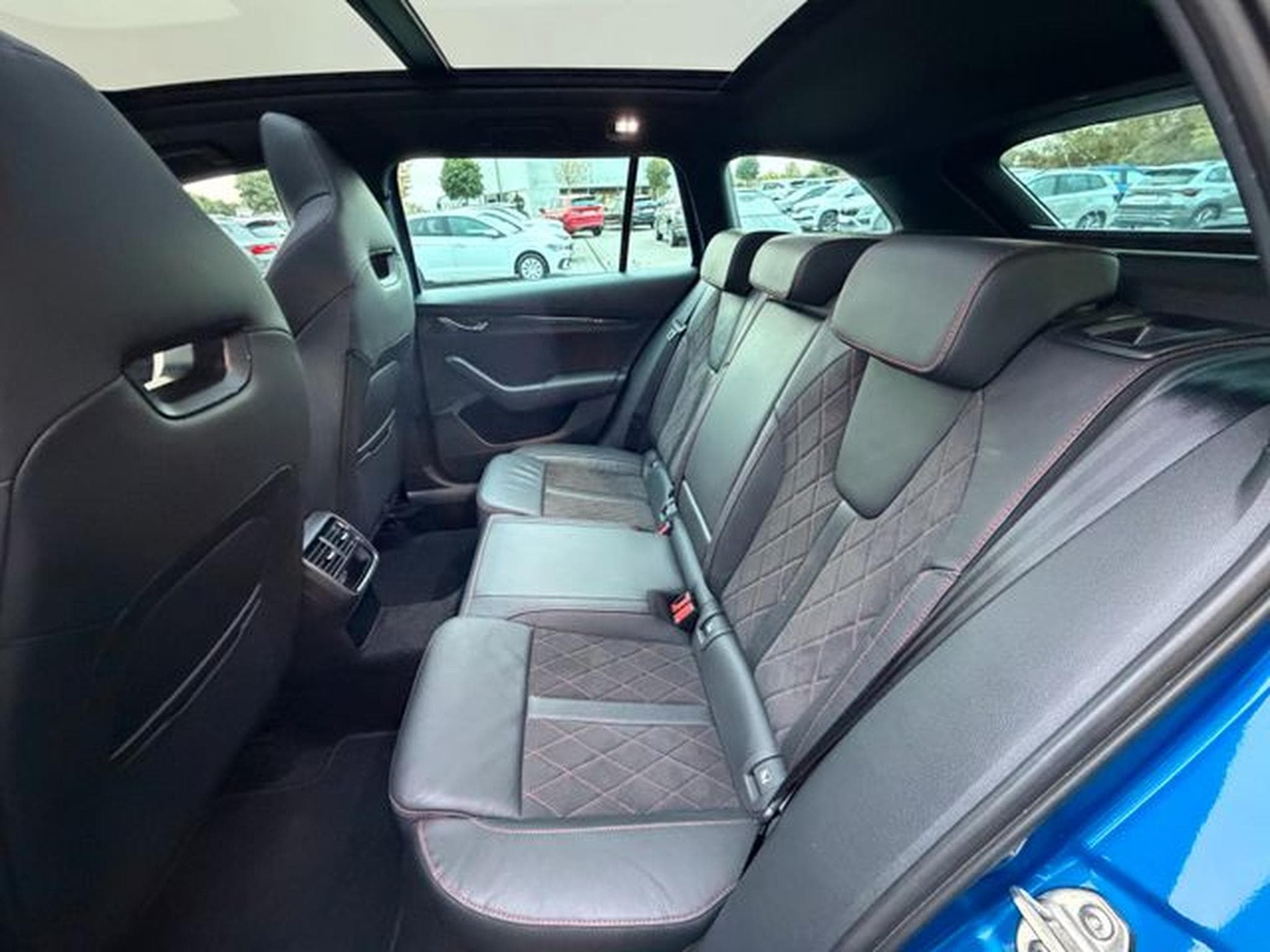 Skoda Octavia Octavia 2,0TDi Kombi RS 4x4 Pano AHK Standhz DC (2022) - Foto 14