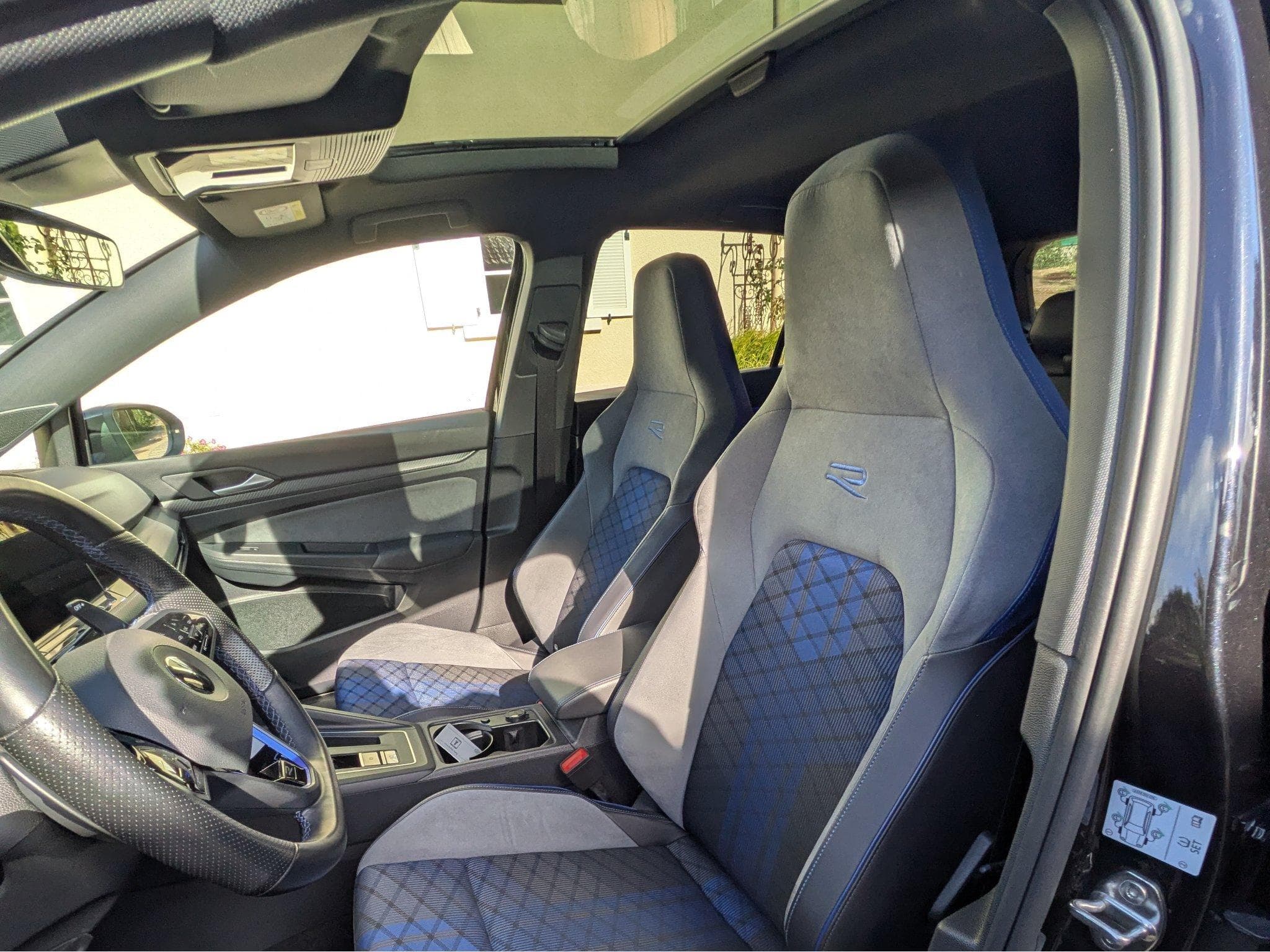VW Golf VIII R 4Motion DSG (2022) - Photo 7