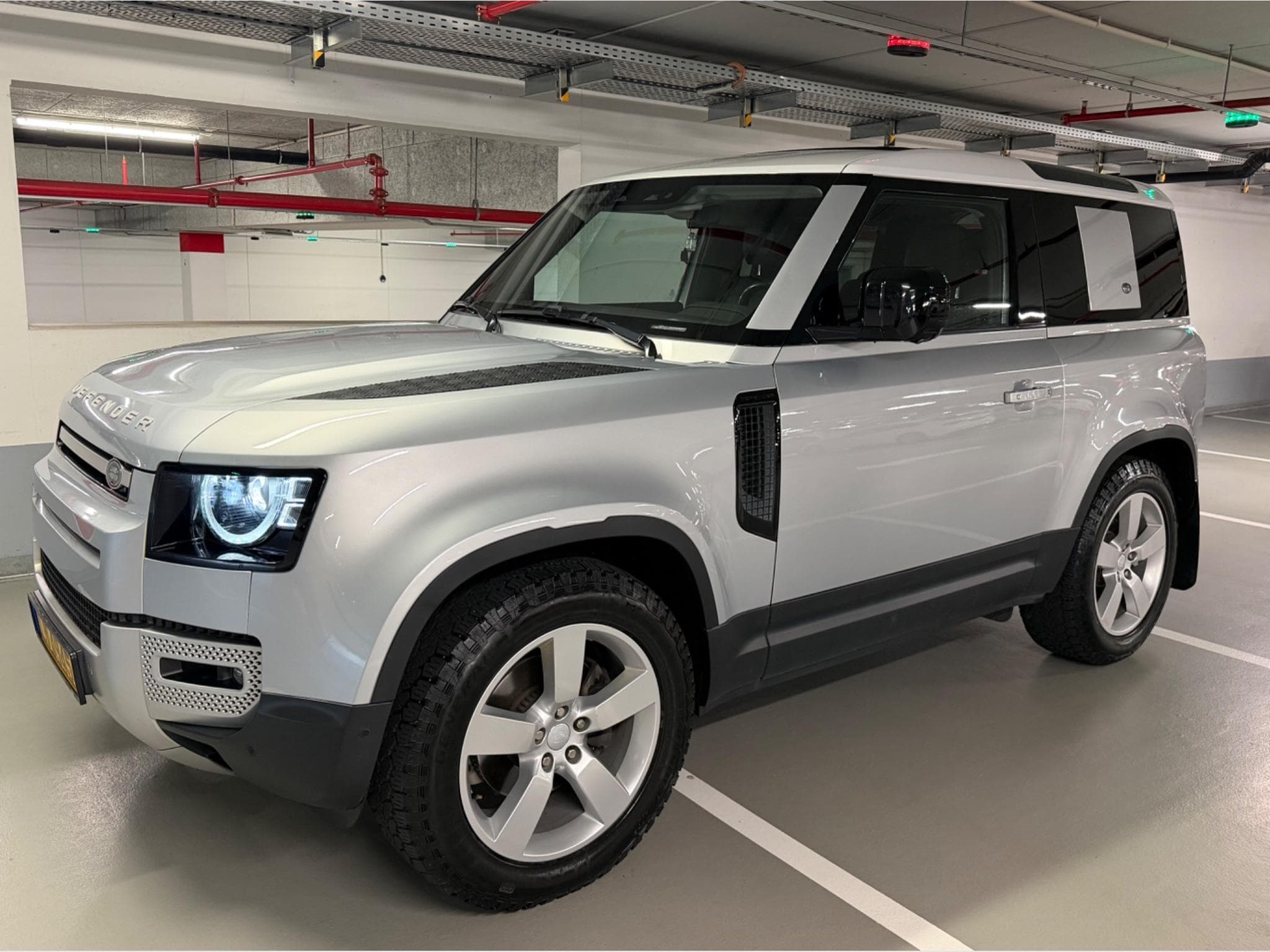 Land-Rover Defender First Édition (2021) - Photo 1