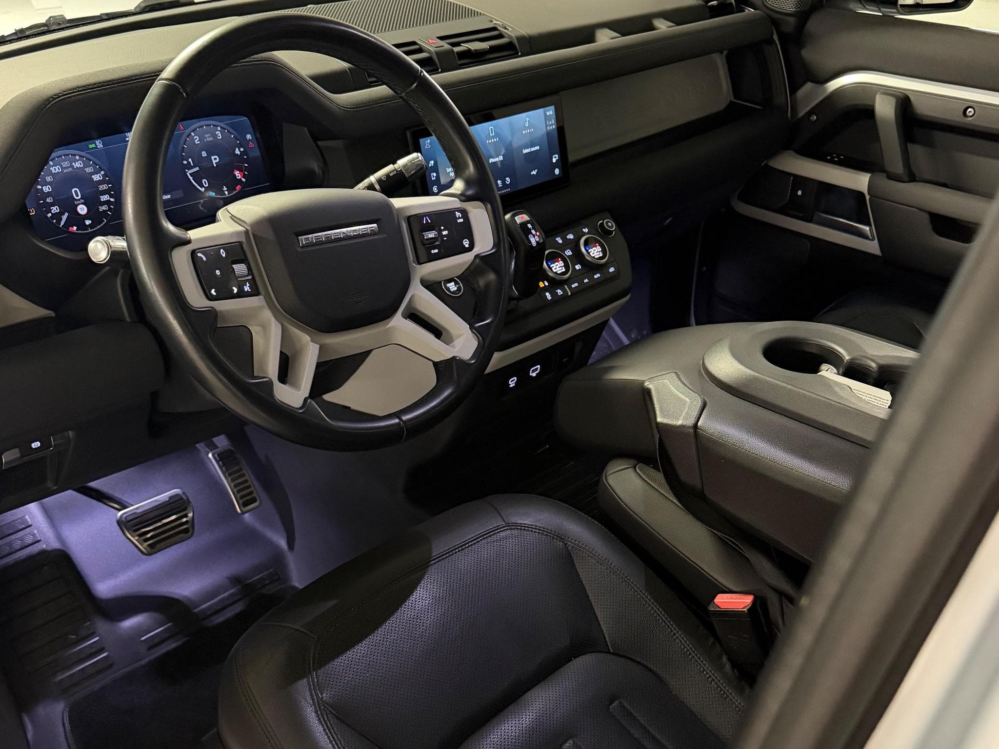 Land-Rover Defender First Édition (2021) - Photo 3