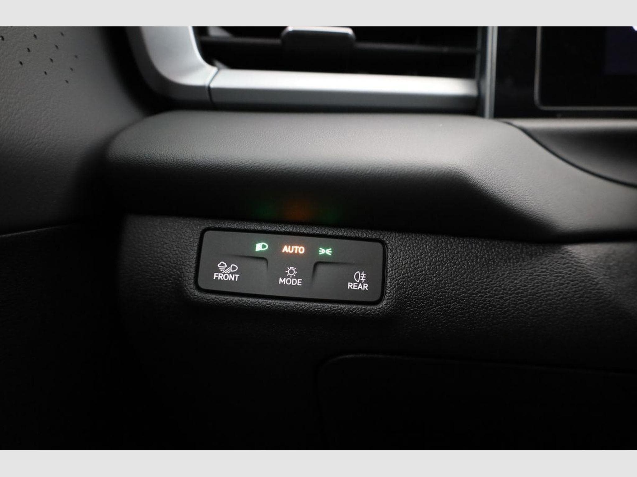 VW T-Roc 1.5 eTSI 110 kW R-Line (2026) - Photo 8