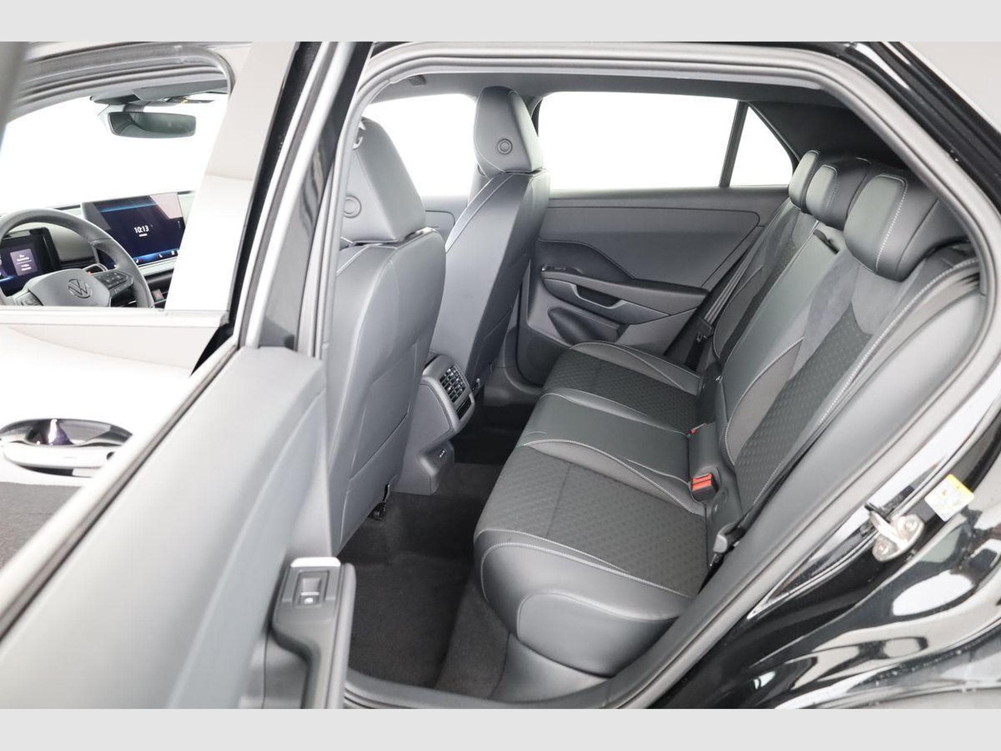 VW T-Roc 1.5 eTSI 110 kW R-Line (2026) - Photo 11
