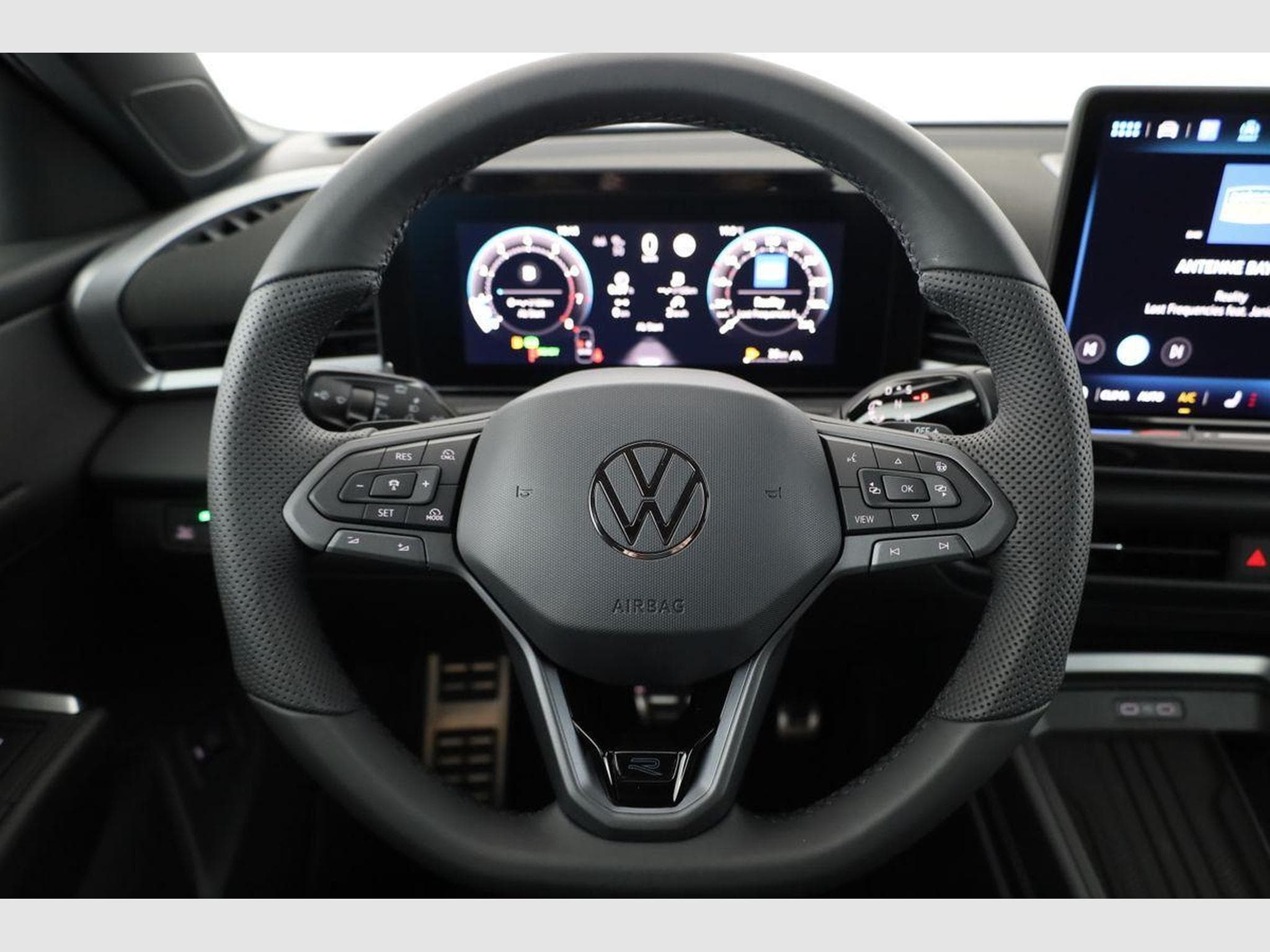 VW T-Roc 1.5 eTSI 110 kW R-Line (2026) - Photo 5