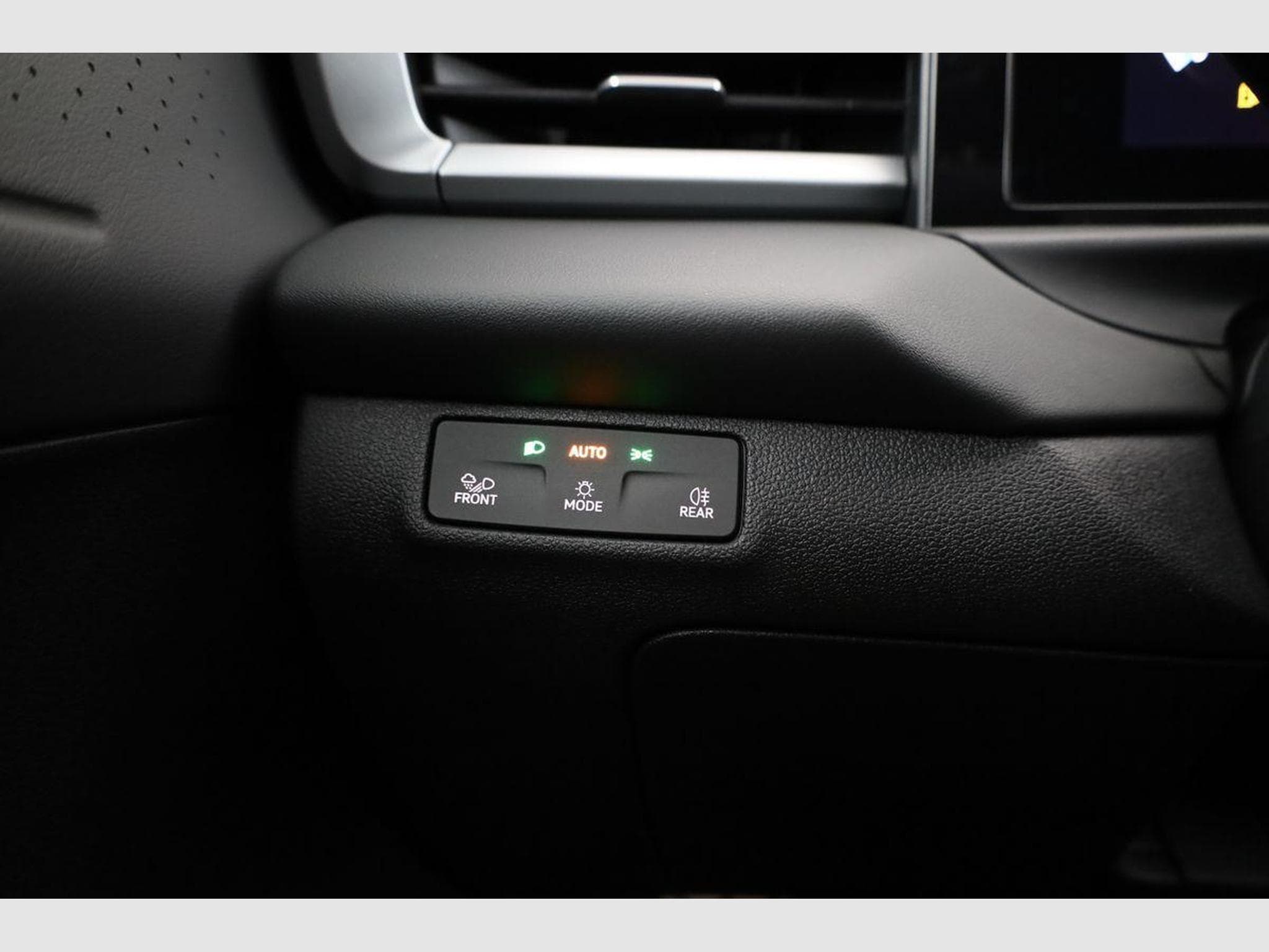 VW T-Roc 1.5 eTSI 110 kW R-Line (2026) - Photo 8