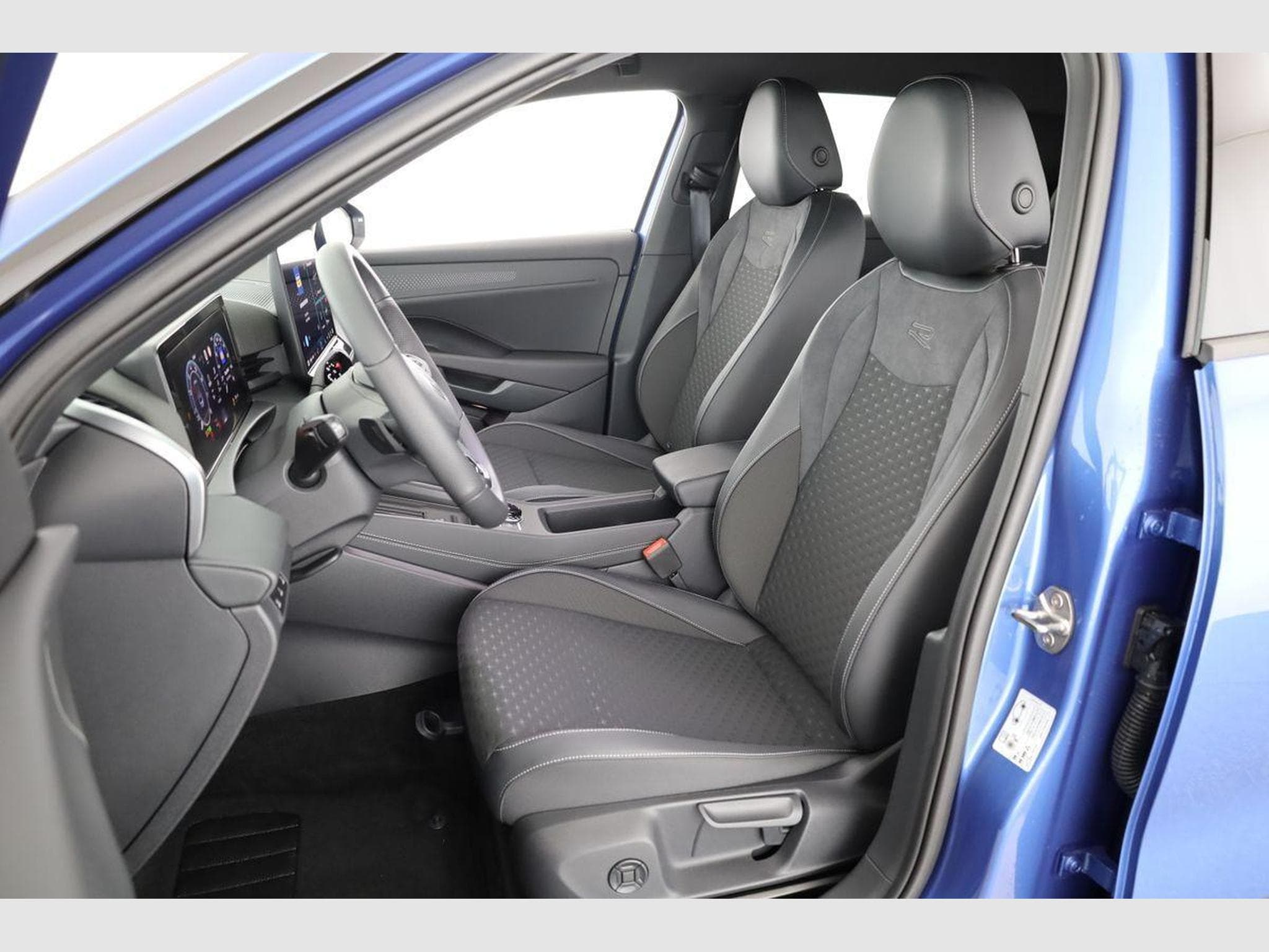 VW T-Roc 1.5 eTSI 110 kW R-Line (2026) - Photo 10
