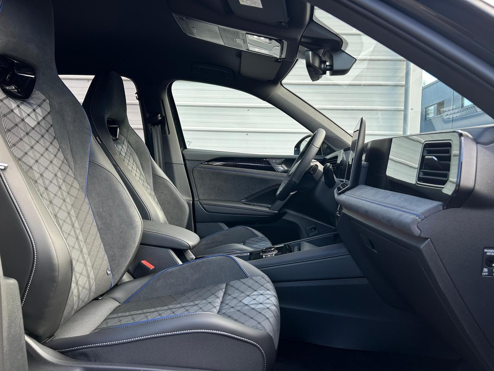 VW Tiguan R-Line (2026) - Photo 12