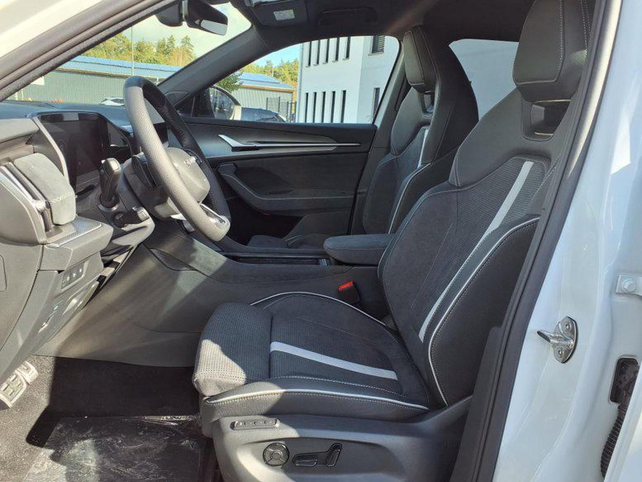 Skoda Kodiaq Sportline 1.5 TSI 7-Gang-DSG (2026) - Foto 7