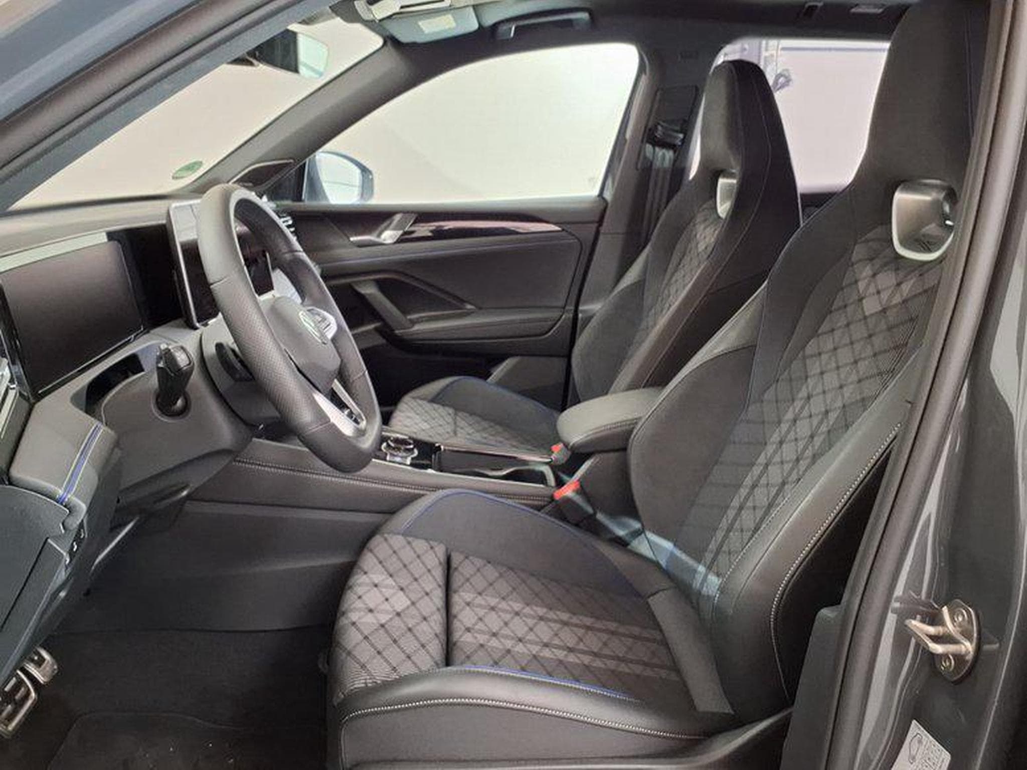 VW Tiguan R-Line 2.0 TDI 7-Gang-DSG 4MOTION (2025) - Foto 9