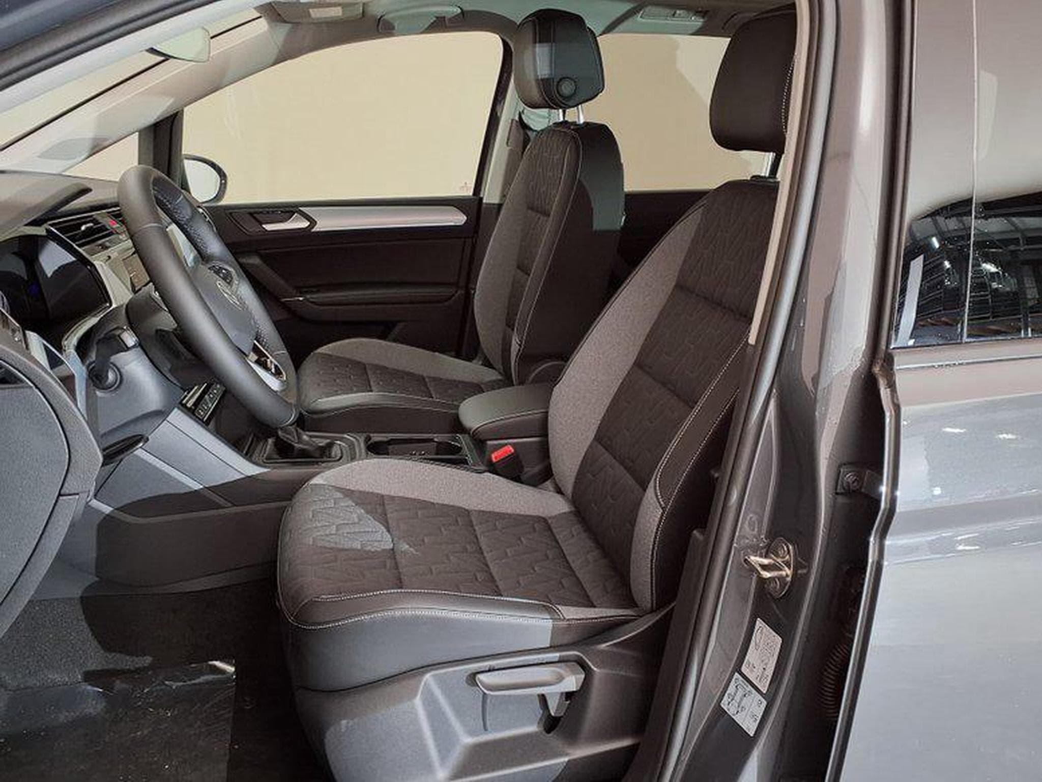 VW Touran ENERGY R-Line 2.0 TDI 7-Gang-DSG (2026) - Photo 9