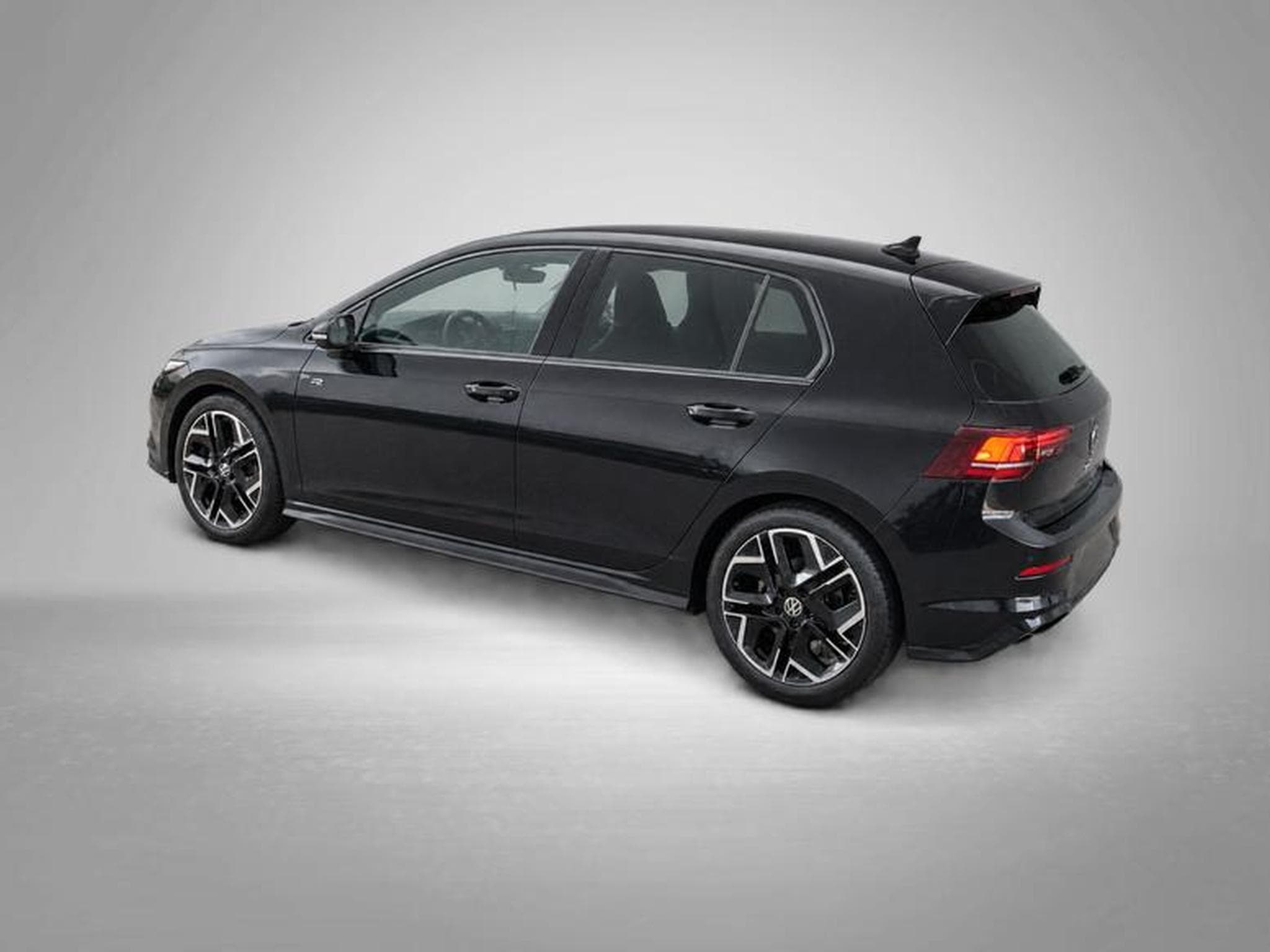 VW Golf R-Line 1.5 eTSI 7-Gang-DSG (2026) - Photo 2