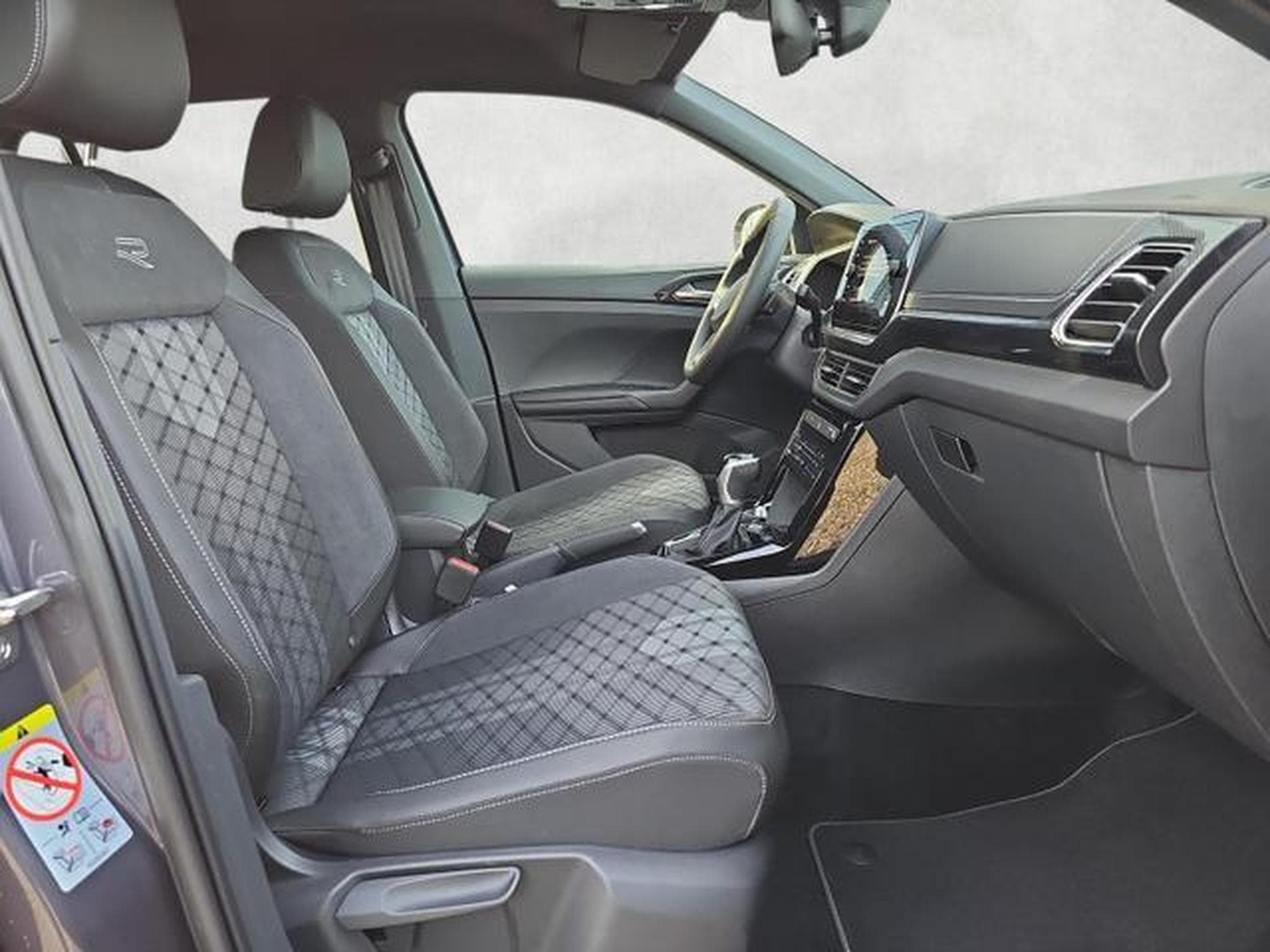 VW T-Cross 1.0 TSI 85 kW R-Line (2026) - Photo 10