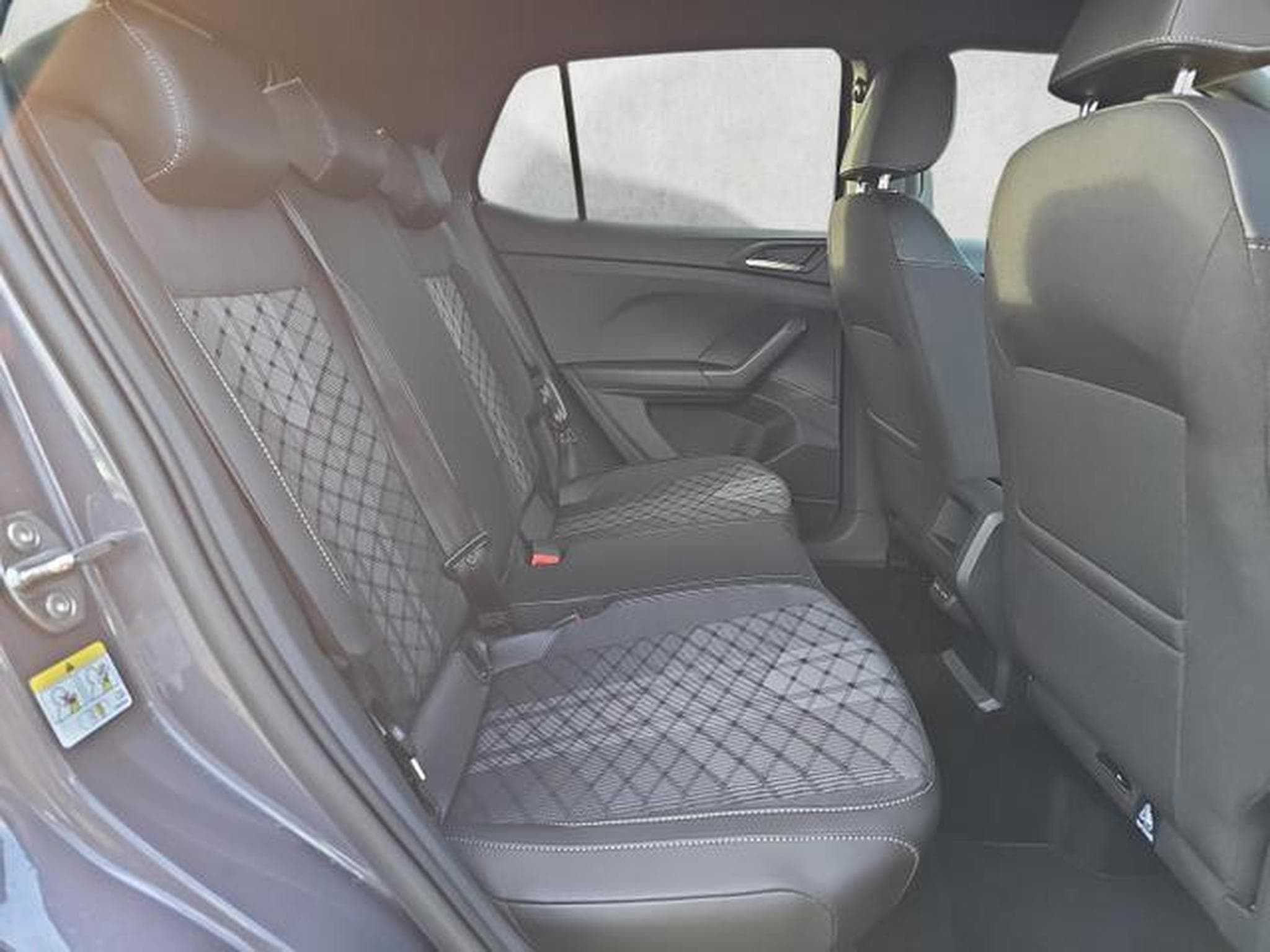 VW T-Cross 1.0 TSI 85 kW R-Line (2026) - Photo 13