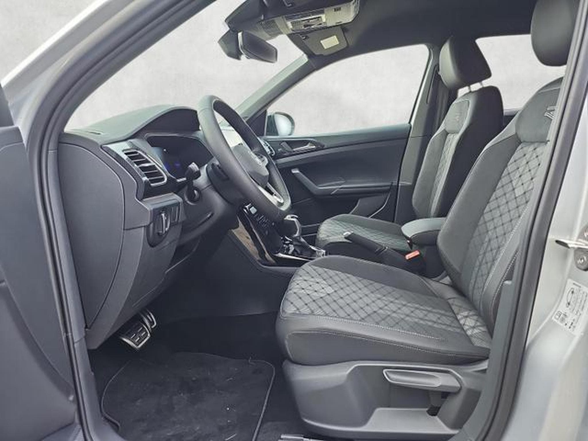 VW T-Cross 1.0 TSI 85 kW R-Line (2026) - Photo 9