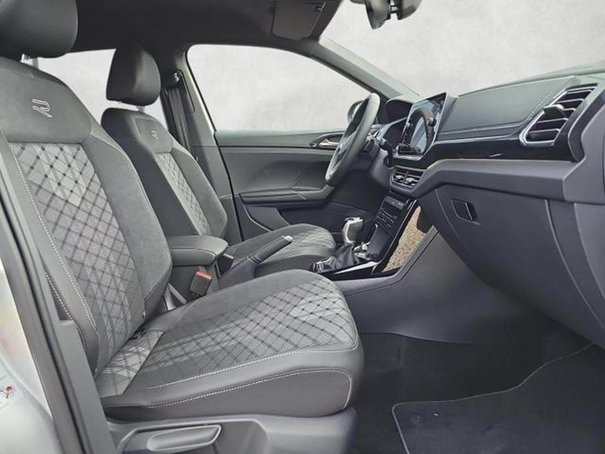 VW T-Cross 1.0 TSI 85 kW R-Line (2026) - Photo 10