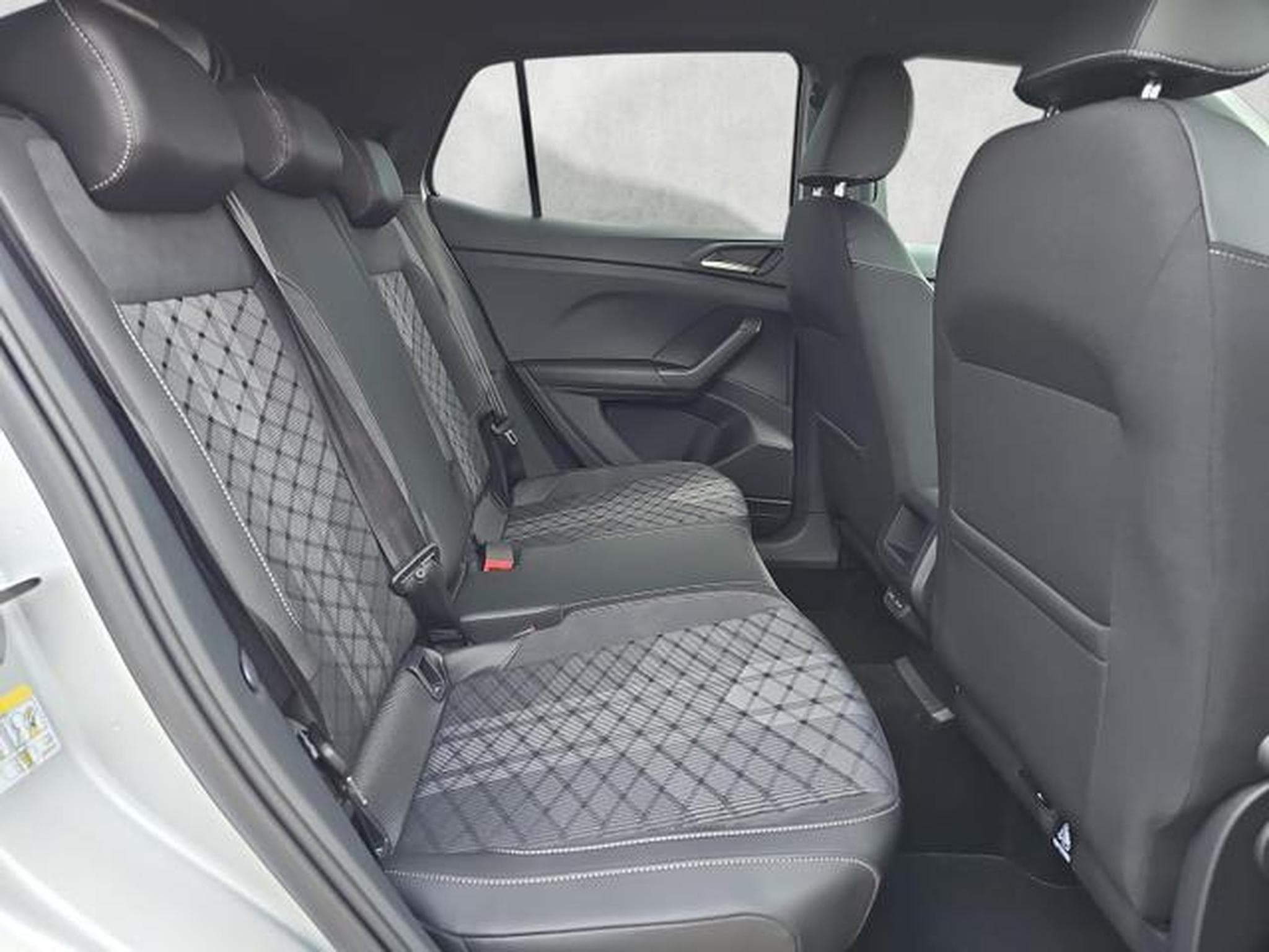 VW T-Cross 1.0 TSI 85 kW R-Line (2026) - Photo 13