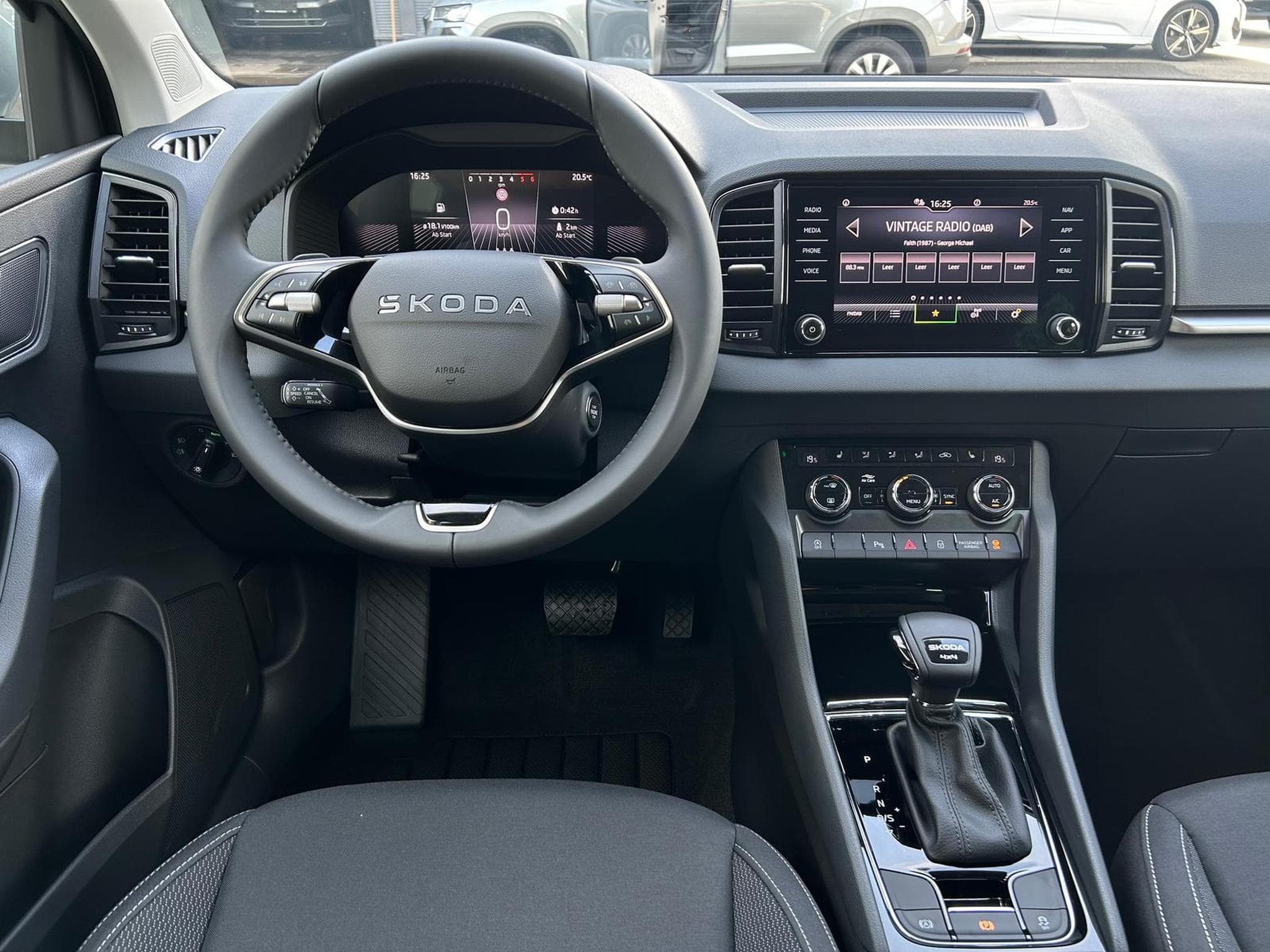 Skoda Karoq Selection (2026) - Photo 8