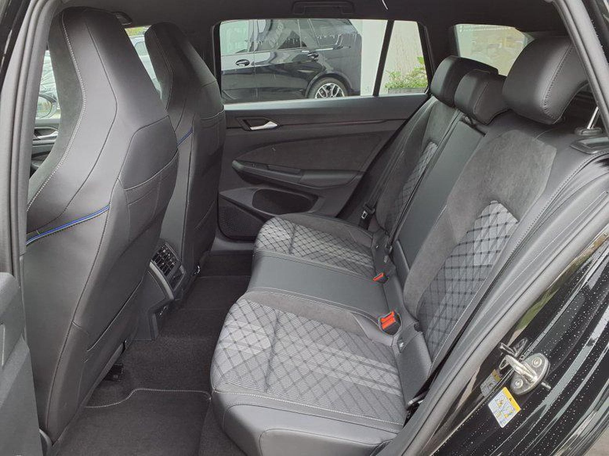 VW Golf Variant R Line 2.0 TDI 7-Gang DSG (2026) - Photo 8
