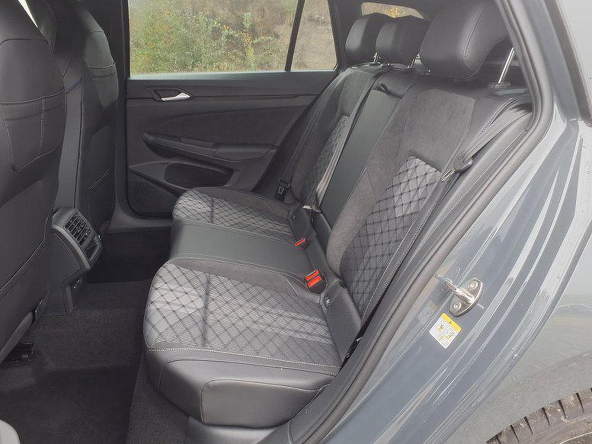VW Golf Variant R-Line 2.0 TDI 7-Gang-DSG (2026) - Photo 6