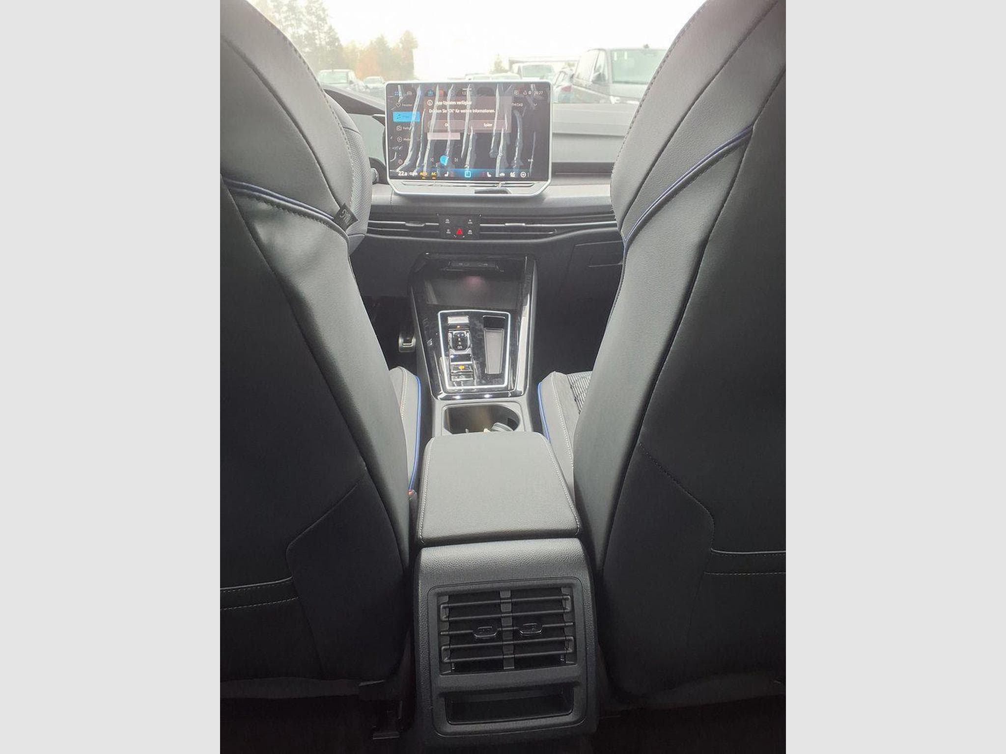 VW Golf Variant R-Line 2.0 TDI 7-Gang-DSG (2026) - Photo 9