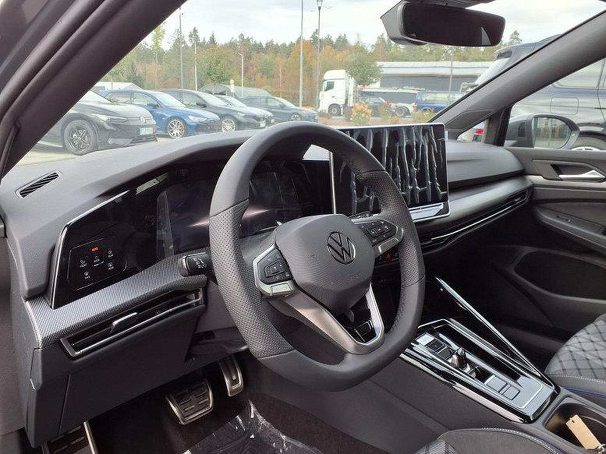 VW Golf Variant R-Line 1.5 eTSI 7-Gang-DSG (2026) - Photo 6