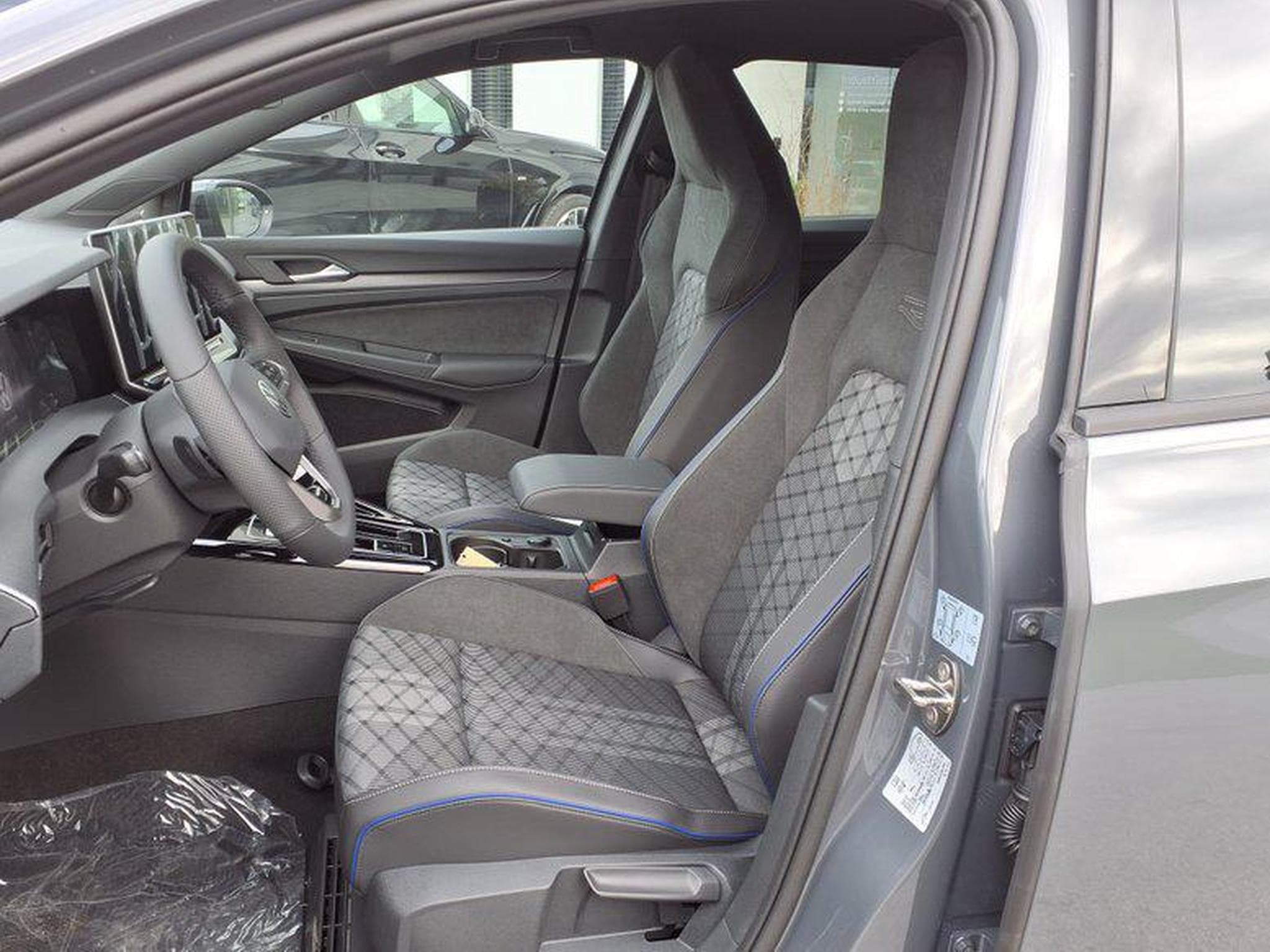 VW Golf Variant R-Line 1.5 eTSI 7-Gang-DSG (2026) - Photo 7