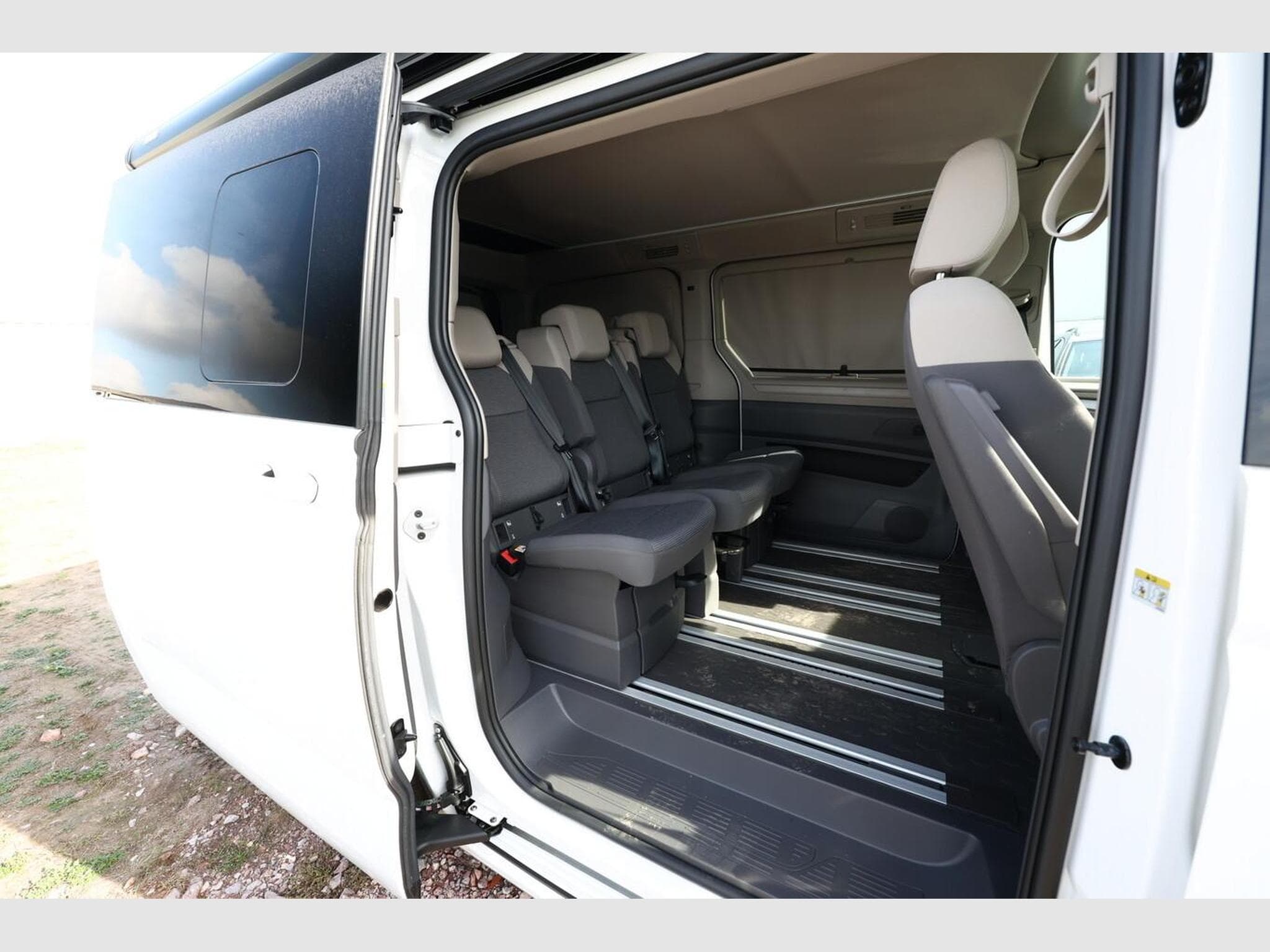 VW California Beach Camper StandH (2026) - Photo 11