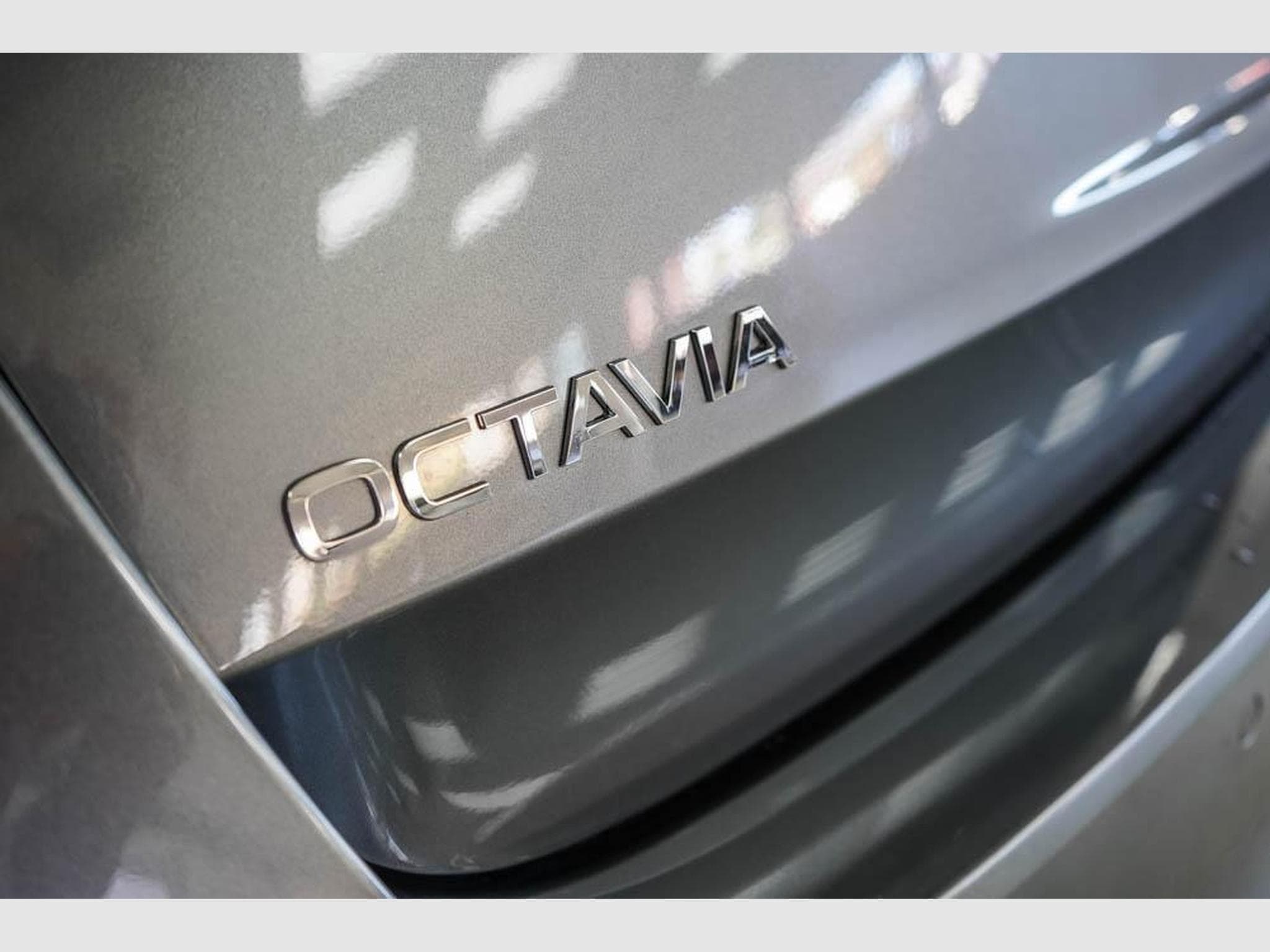 Skoda Octavia Kombi 2,0 TDI (2026) - Photo 23