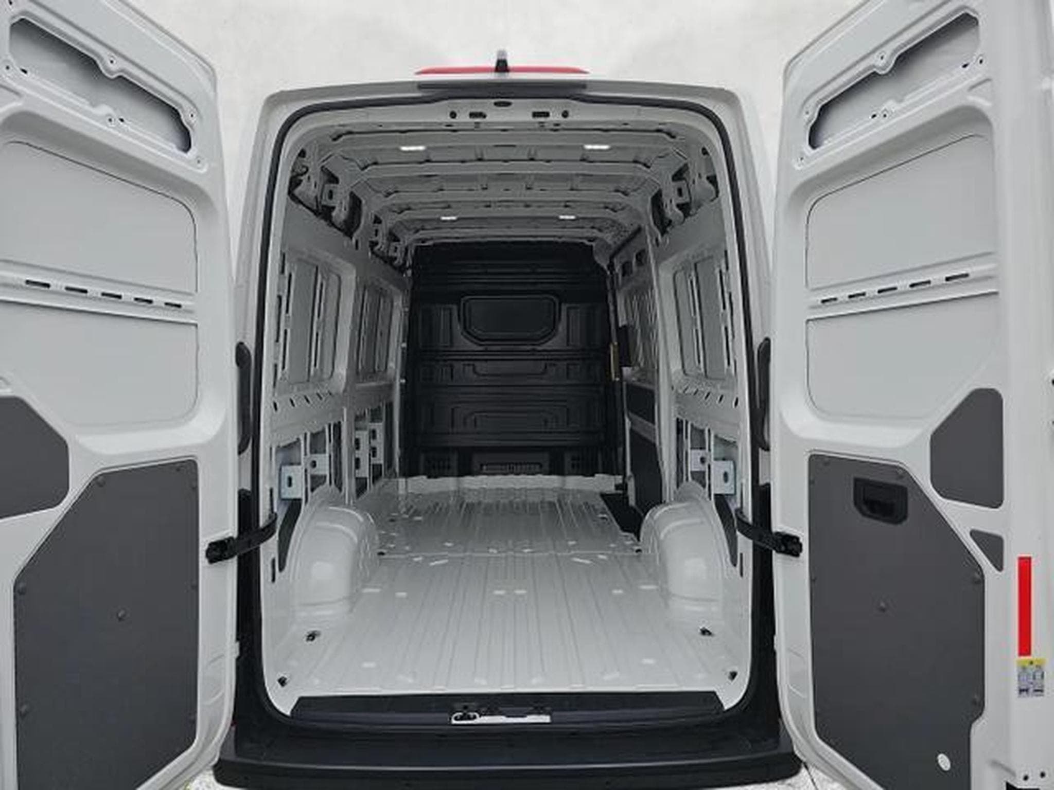 VW Crafter 35 mittellang Hochdach FWD (2026) - Photo 1