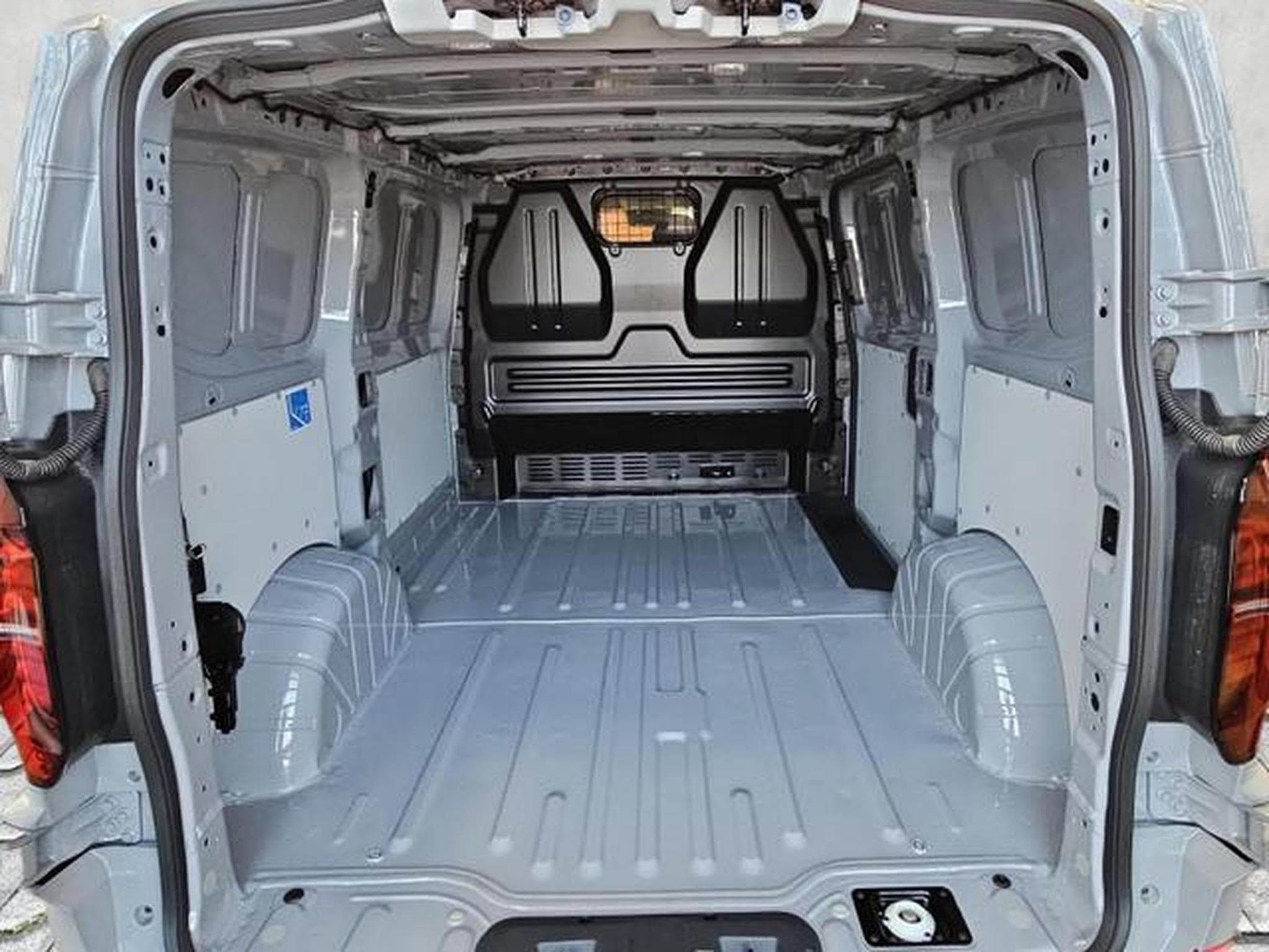 VW T7 2.0 TDI 110 kW 4MO KR (2026) - Photo 14