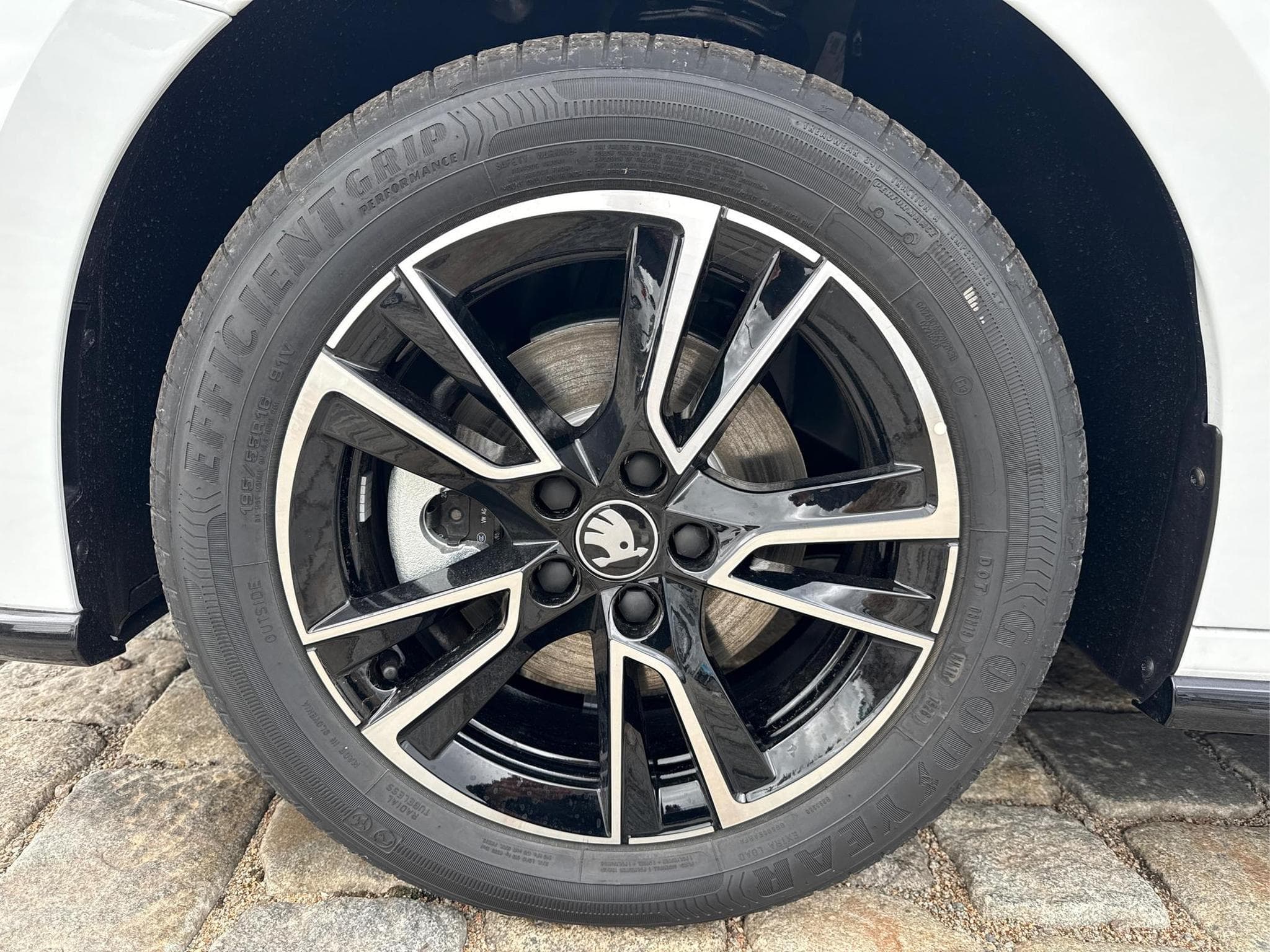 Skoda Fabia Monte Carlo 1.0 (2026) - Photo 9