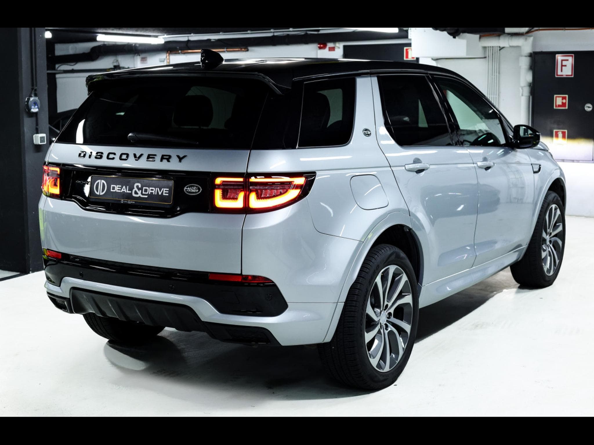 Land-Rover Discovery Sport HSE P300E PHEV AWD PACK R-DYNAMIC (2022) - Photo 8