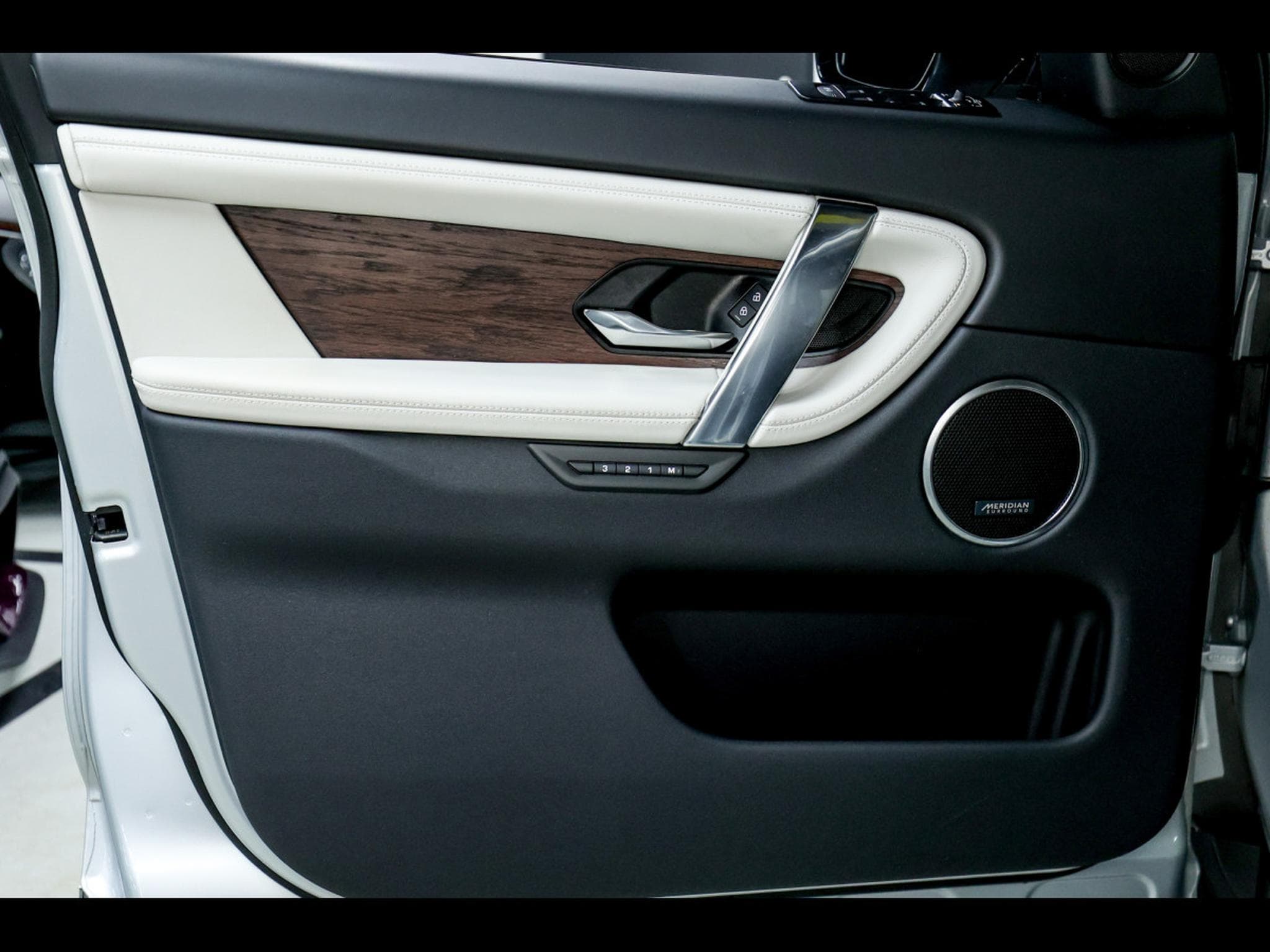Land-Rover Discovery Sport HSE P300E PHEV AWD PACK R-DYNAMIC (2022) - Photo 12