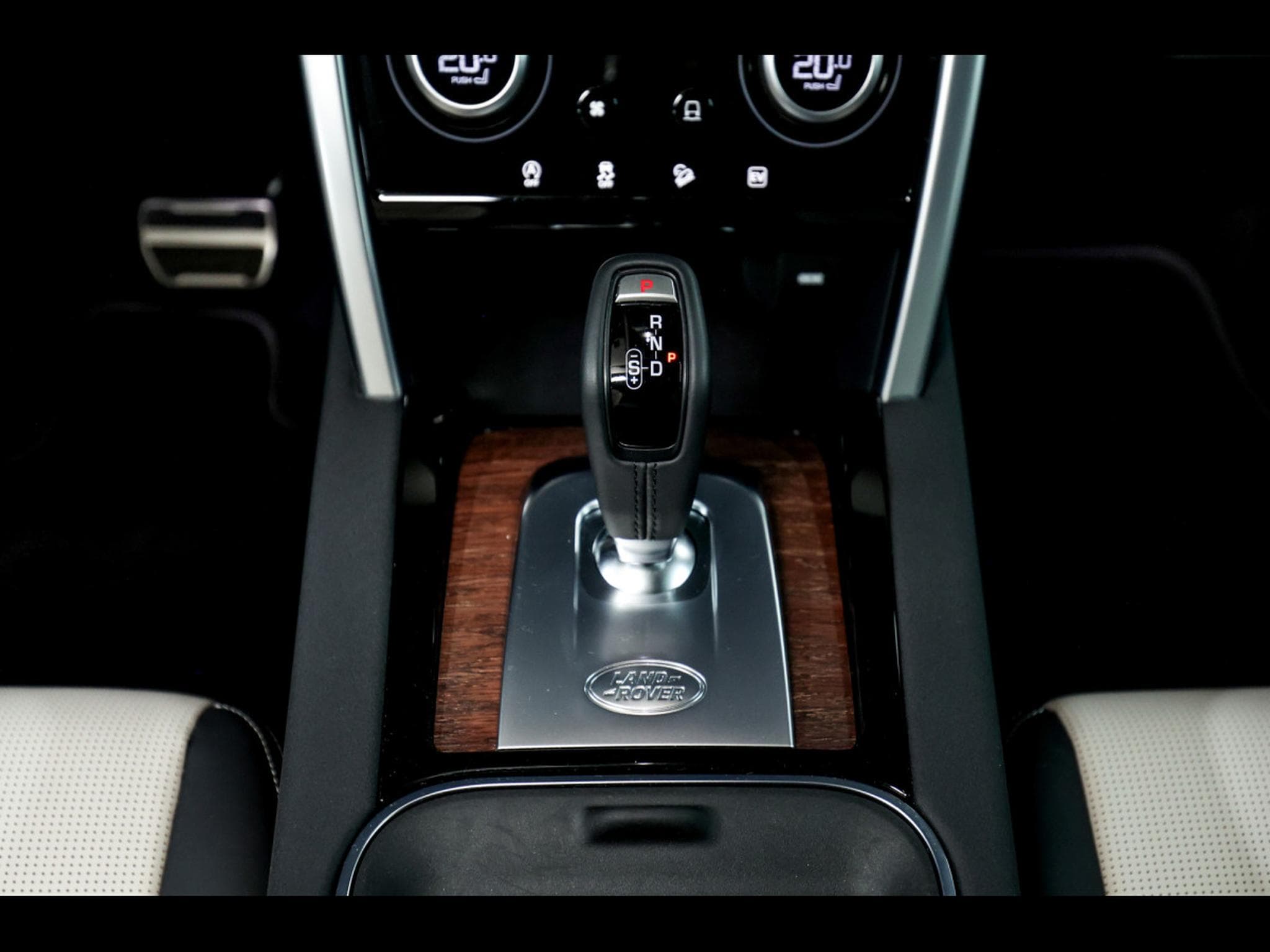 Land-Rover Discovery Sport HSE P300E PHEV AWD PACK R-DYNAMIC (2022) - Photo 22