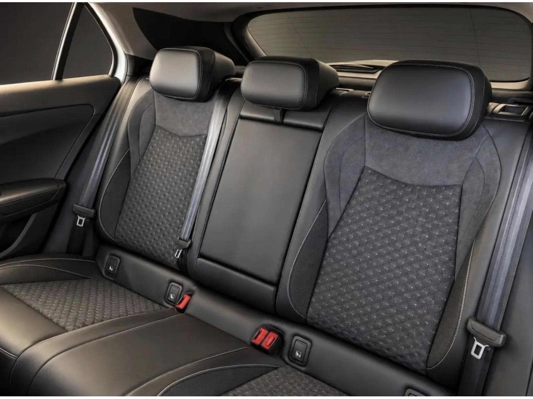 VW T-Roc T-Roc R-Line 1.5 eTSI  (150 CV)/PANO/AHK/360°/ (2026) - Photo 5