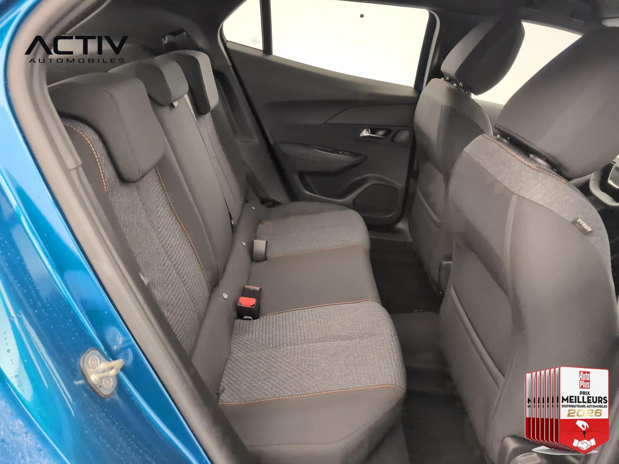 Peugeot 2008 Hybrid 110 ch e-DCS6 Edition (2026) - Photo 9