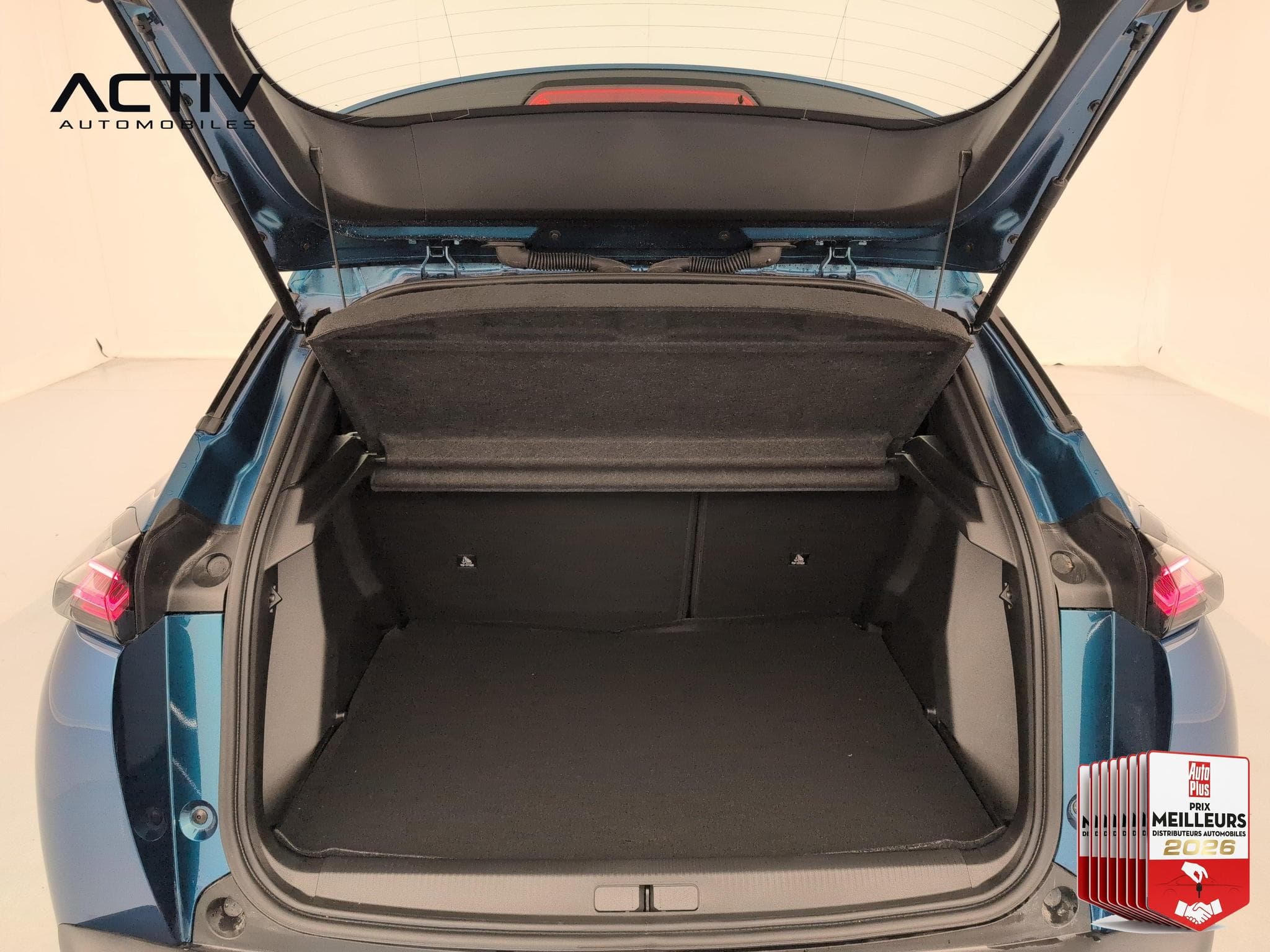 Peugeot 2008 Hybrid 110 ch e-DCS6 Edition (2026) - Photo 11