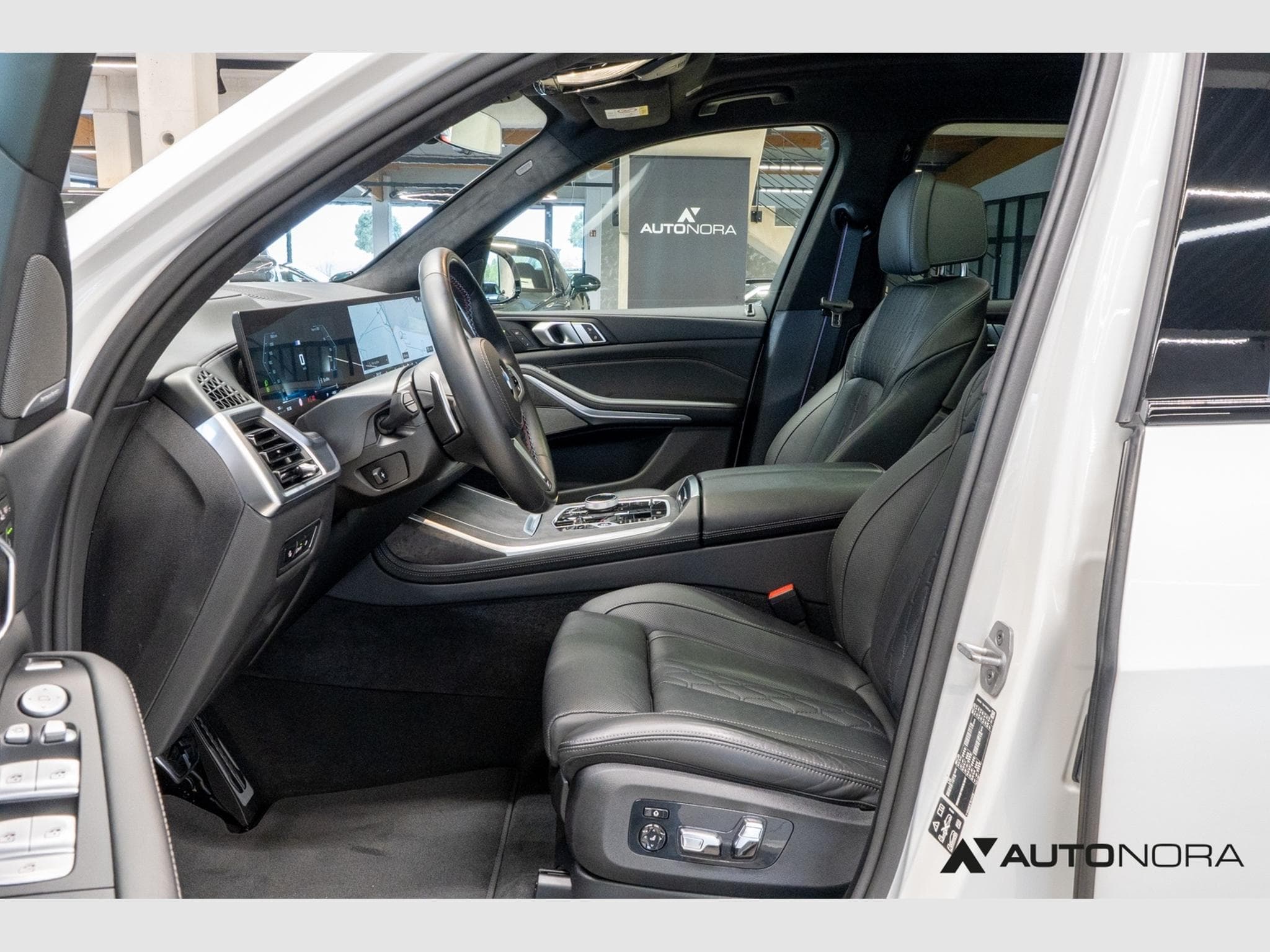 BMW X7 M60i xDrive (2025) - Photo 11