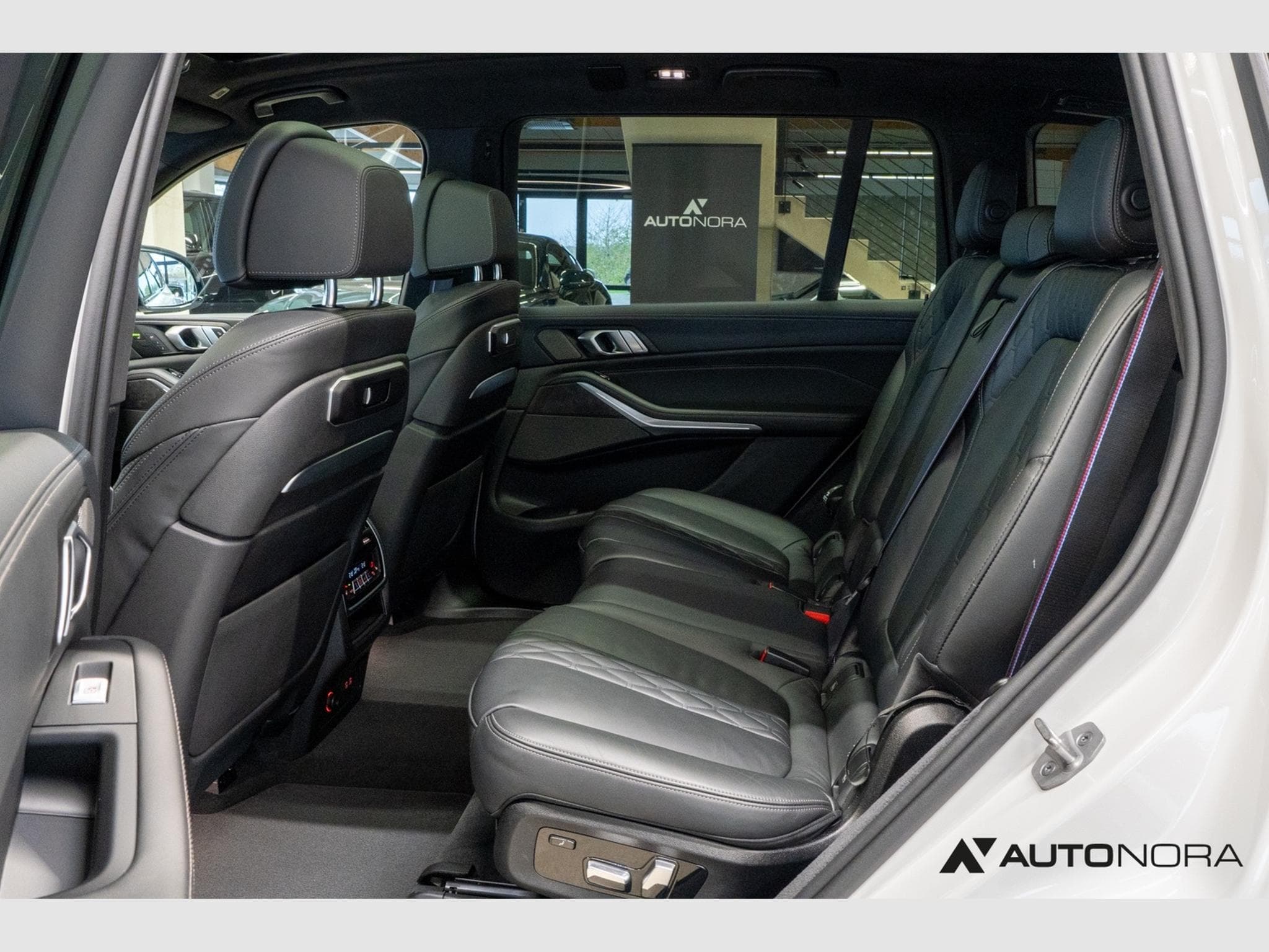 BMW X7 M60i xDrive (2025) - Photo 14